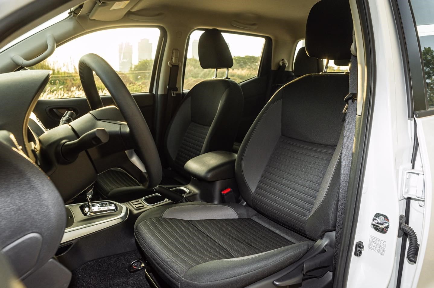 Khách hàng mua Nissan Navara EL: Ưu tiên giá trị hơn giá bán - Ảnh 4. Khách hàng mua Nissan Navara EL: Ưu tiên giá trị hơn giá bán - Ảnh 4.