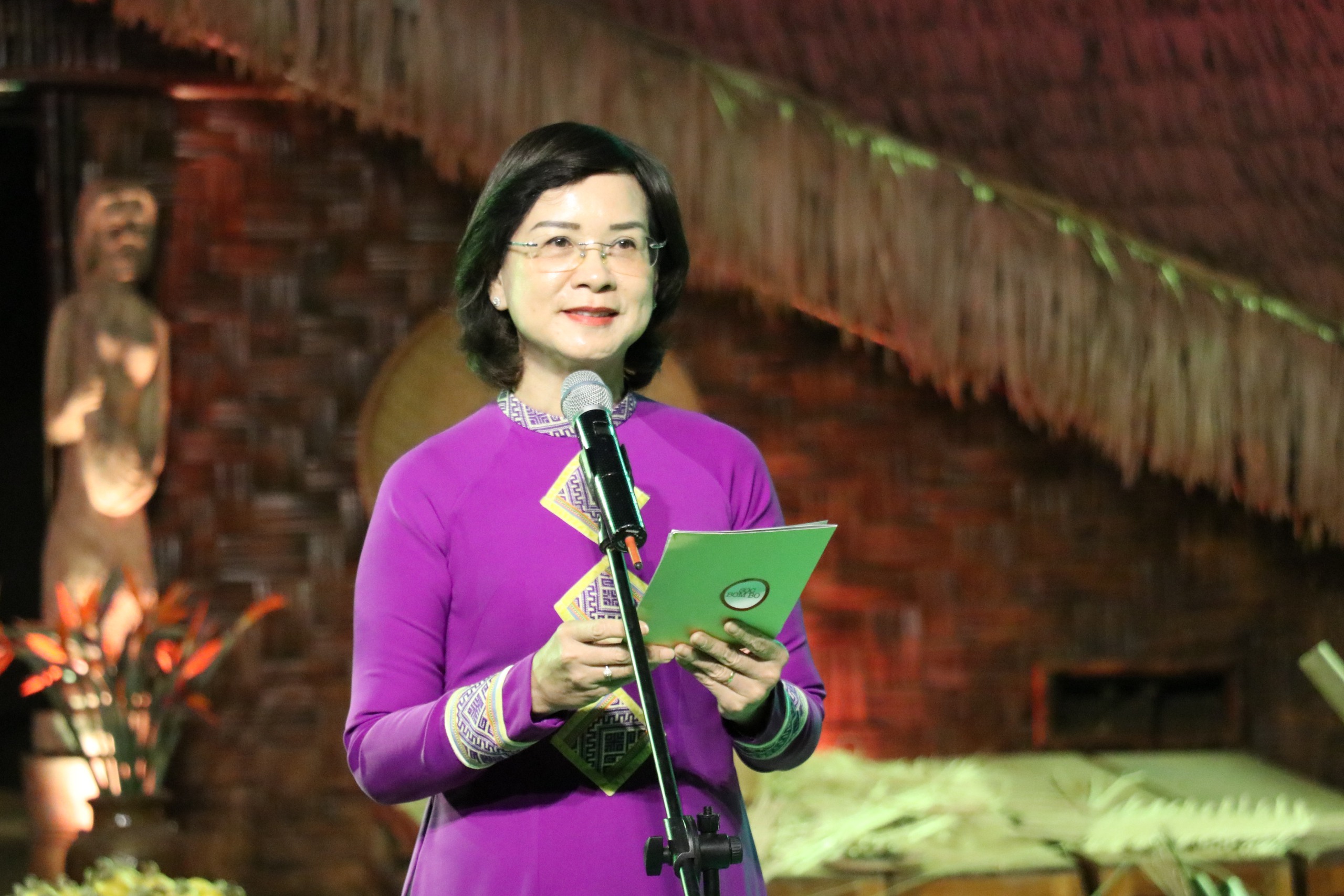 'Ngày mới trên sóc Bom Bo' được nhà thiết kế Minh Hạnh tái hiện qua thổ cẩm- Ảnh 4. 'Ngày mới trên sóc Bom Bo' được nhà thiết kế Minh Hạnh tái hiện qua thổ cẩm- Ảnh 4.