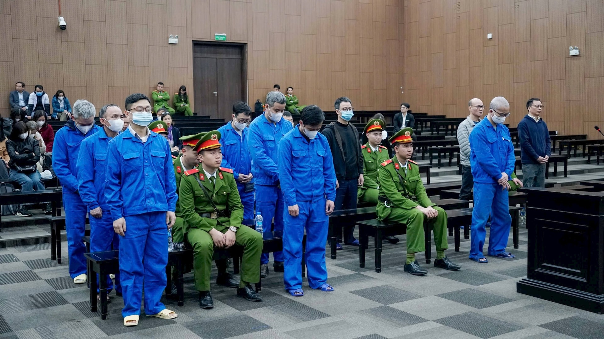 Cựu vụ phó Bộ TT-TT bị phạt 7 năm tù vì ưu ái Công ty AIC- Ảnh 3. Cựu vụ phó Bộ TT-TT bị phạt 7 năm tù vì ưu ái Công ty AIC- Ảnh 3.