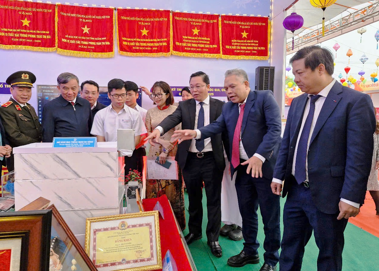 Ấn tượng 50 năm phát triển Quảng Nam qua tư liệu và sản phẩm đặc trưng- Ảnh 3. Ấn tượng 50 năm phát triển Quảng Nam qua tư liệu và sản phẩm đặc trưng- Ảnh 3.