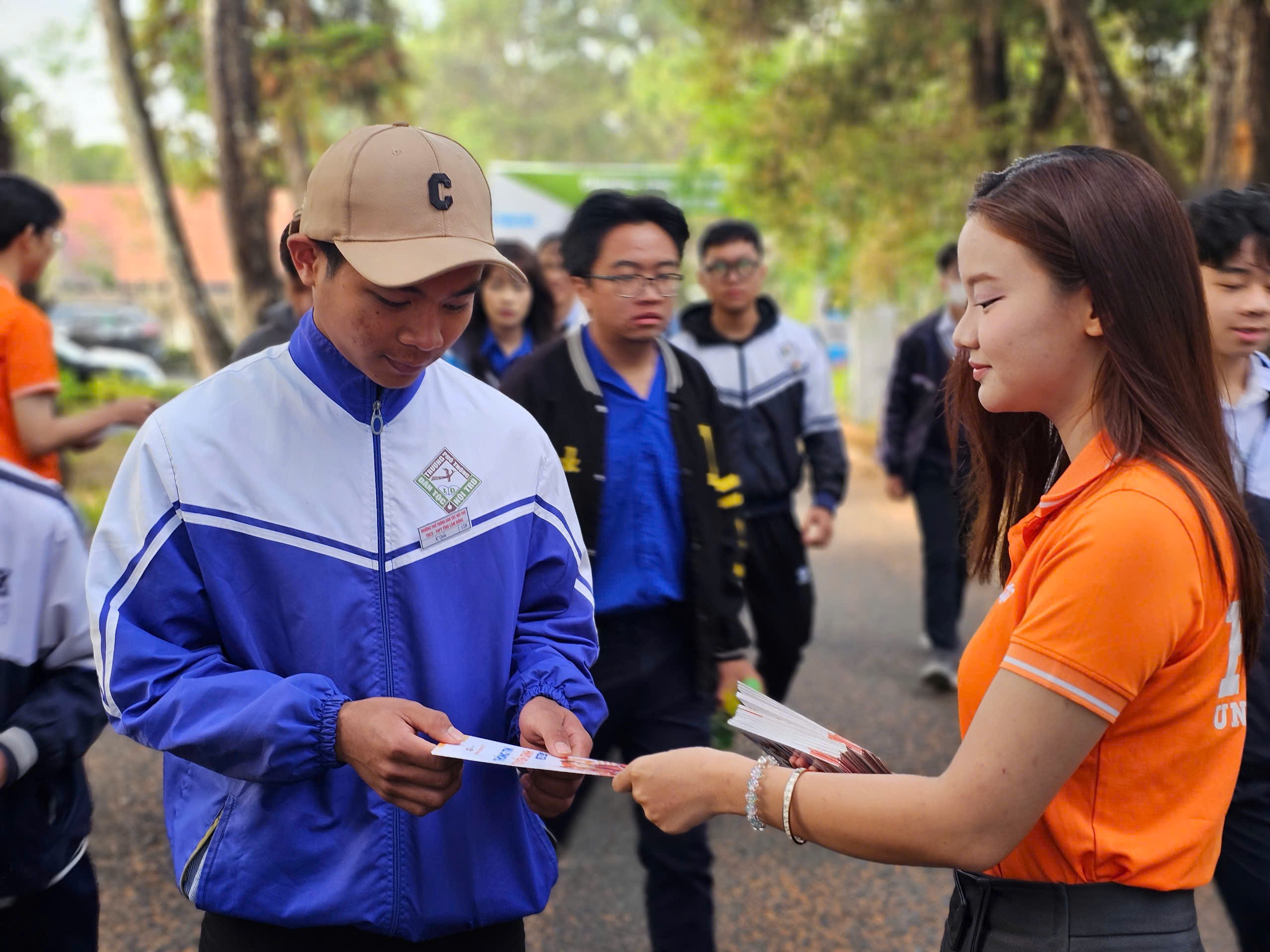 Sáng cuối tuần tại Đà Lạt, thành phố mờ sương ý nghĩa với học sinh cuối cấp - Ảnh 8.