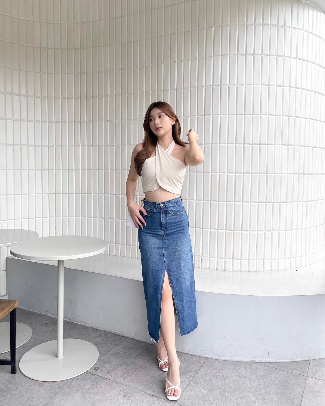 Khoe trọn cá tính với chân váy xẻ tà cho những ngày hè oi bức- Ảnh 7. Khoe trọn cá tính với chân váy xẻ tà cho những ngày hè oi bức- Ảnh 7.
