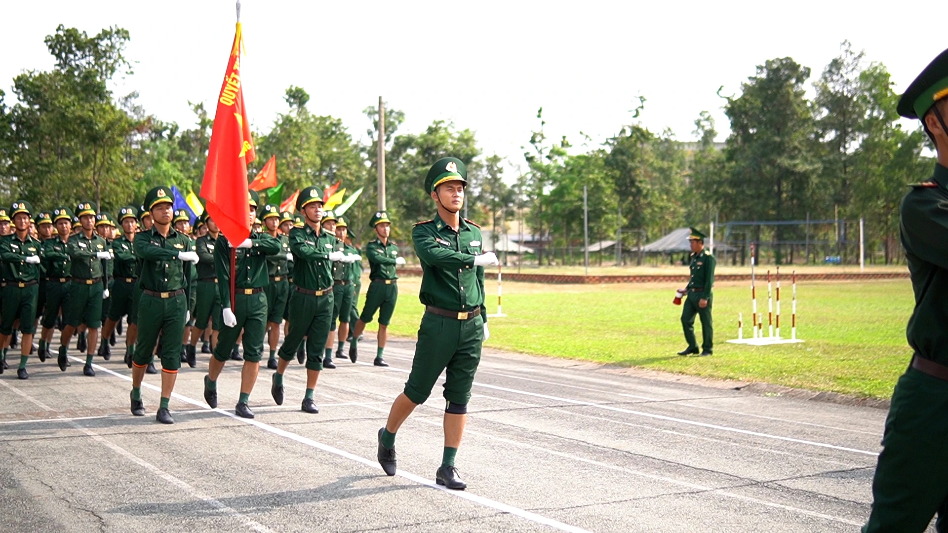 50 Năm thống nhất đất nước: Quân nhân luyện tập diễu binh đầy ấn tượng - Ảnh 2.