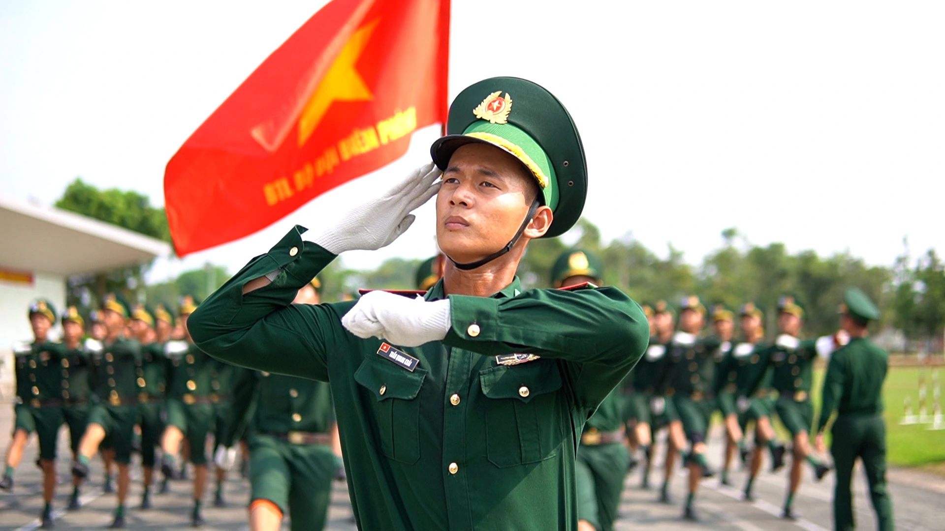 50 Năm thống nhất đất nước: Quân nhân luyện tập diễu binh đầy ấn tượng - Ảnh 3.