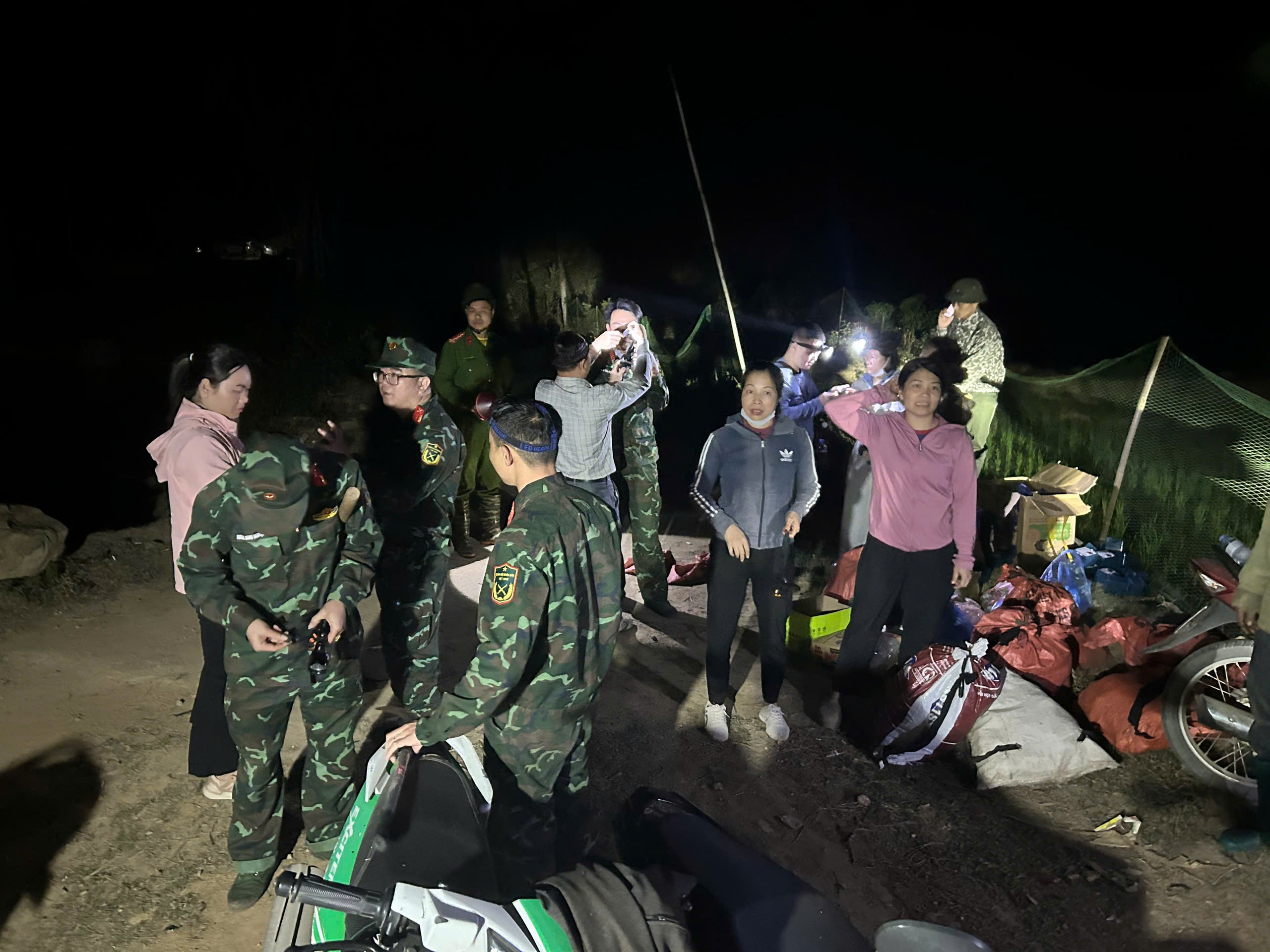 Lại xảy ra cháy rừng tại Tuyên Quang- Ảnh 2. Lại xảy ra cháy rừng tại Tuyên Quang- Ảnh 2.