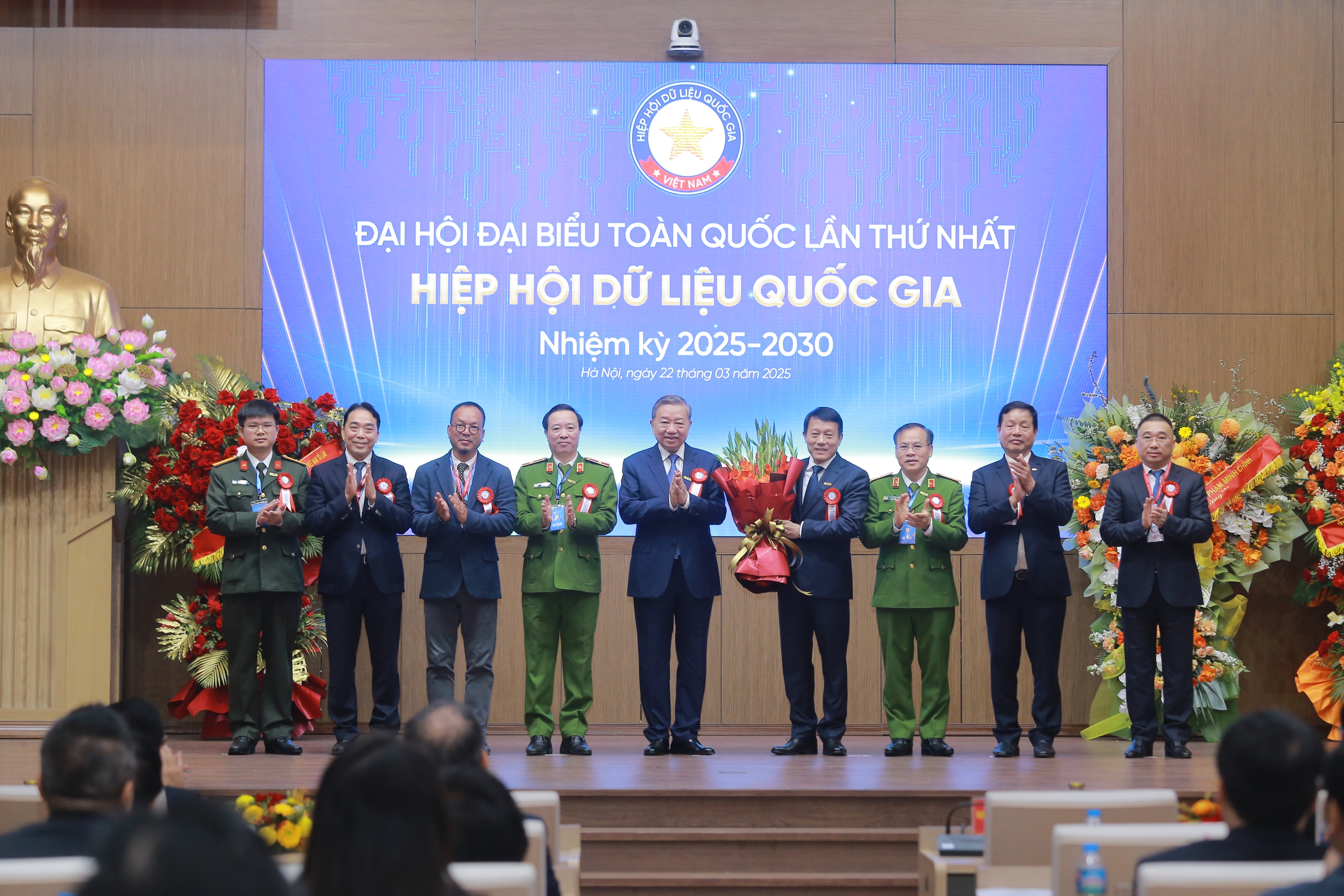 Bộ trưởng Lương Tam Quang làm Chủ tịch Hiệp hội Dữ liệu Quốc gia - Ảnh 1. Bộ trưởng Lương Tam Quang làm Chủ tịch Hiệp hội Dữ liệu Quốc gia - Ảnh 1.