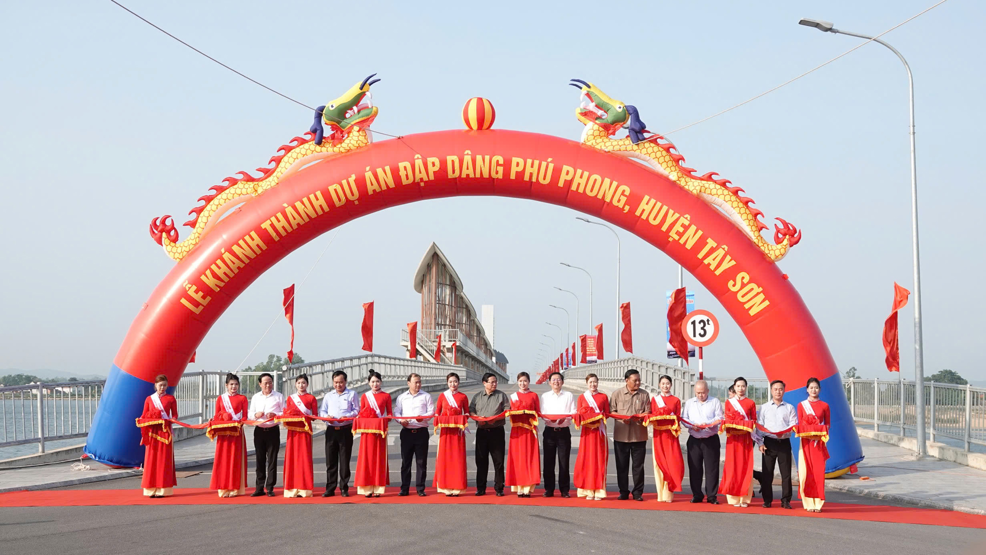 Thủ tướng Phạm Minh Chính dự lễ khánh thành dự án Đập dâng Phú Phong- Ảnh 2. Thủ tướng Phạm Minh Chính dự lễ khánh thành dự án Đập dâng Phú Phong- Ảnh 2.