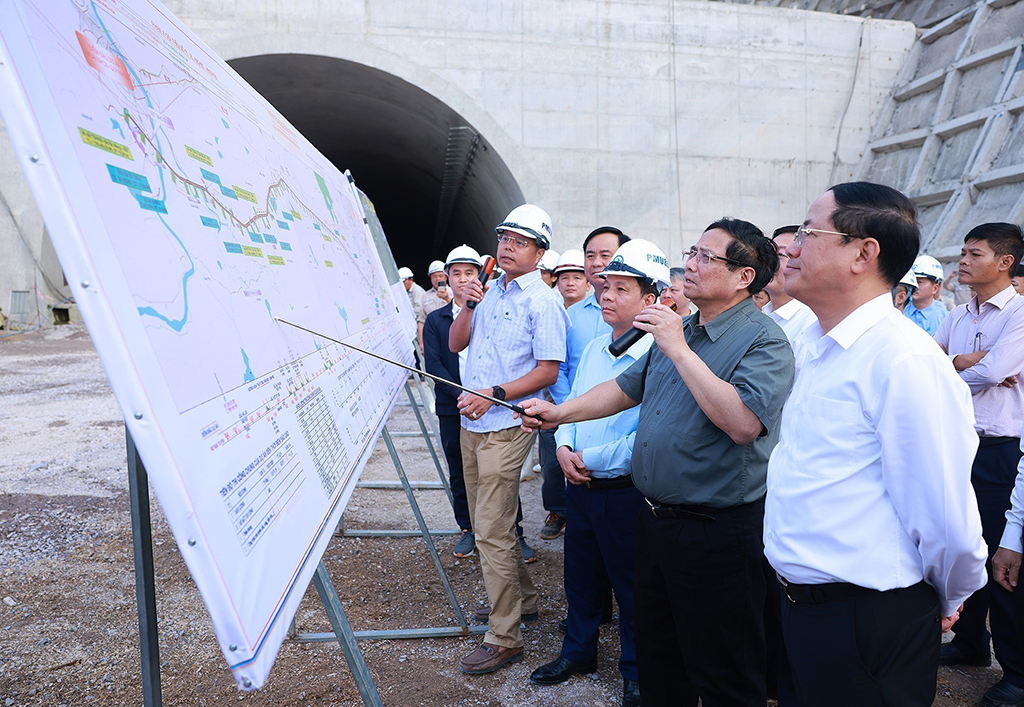Thủ tướng Phạm Minh Chính thúc đẩy phát triển Bình Định nhanh , bền vững - Ảnh 1. Thủ tướng Phạm Minh Chính thúc đẩy phát triển Bình Định nhanh , bền vững - Ảnh 1.