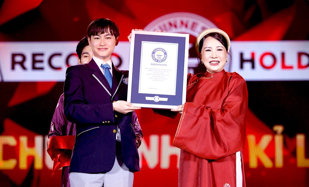 'Anh trai vượt ngàn chông gai' lập kỷ lục Guinness- Ảnh 1. 'Anh trai vượt ngàn chông gai' lập kỷ lục Guinness- Ảnh 1.