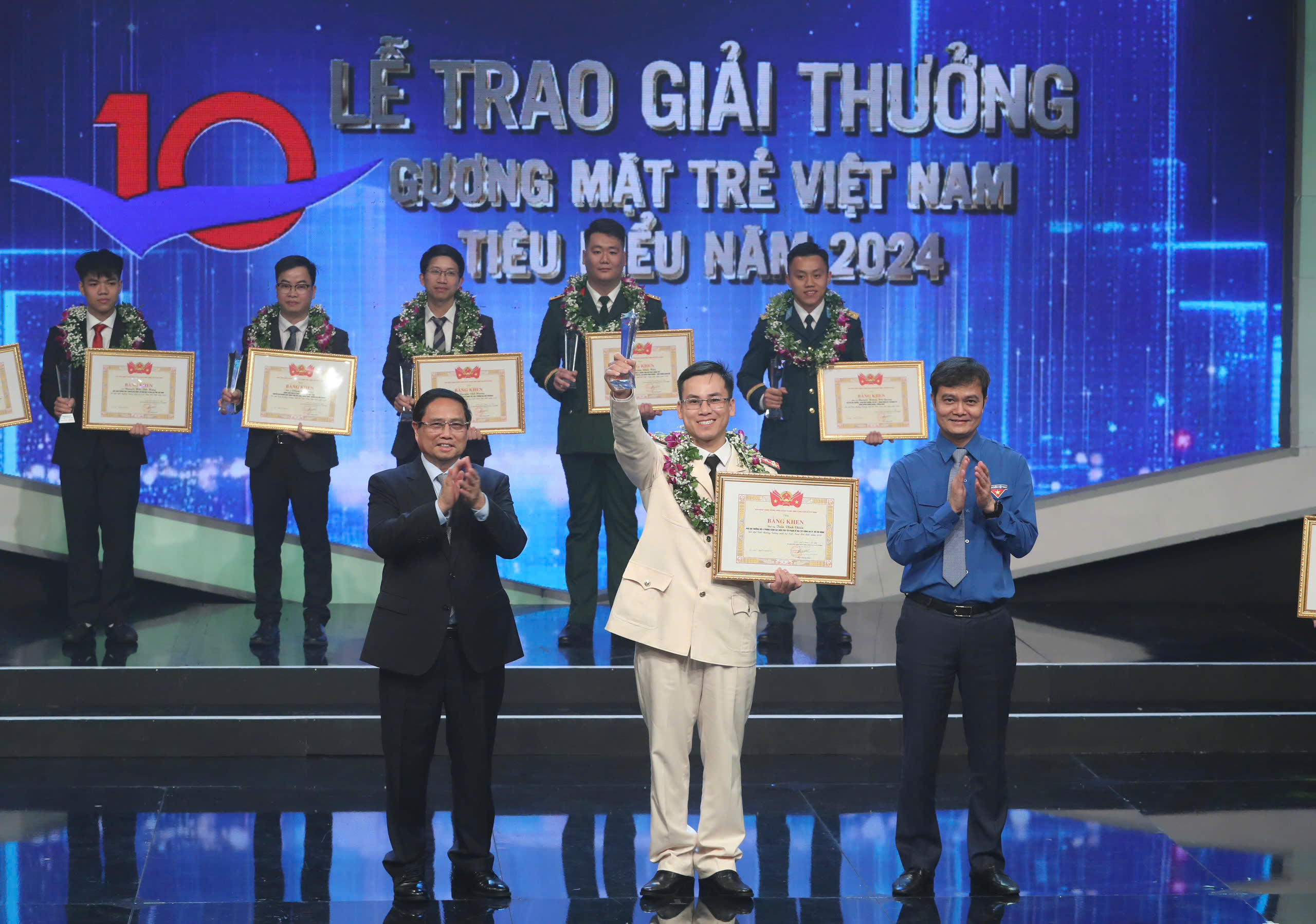 Thanh niên Việt Nam dám đương đầu , dấn thân vì tương lai đất nước - Ảnh 3. Thanh niên Việt Nam dám đương đầu , dấn thân vì tương lai đất nước - Ảnh 3.