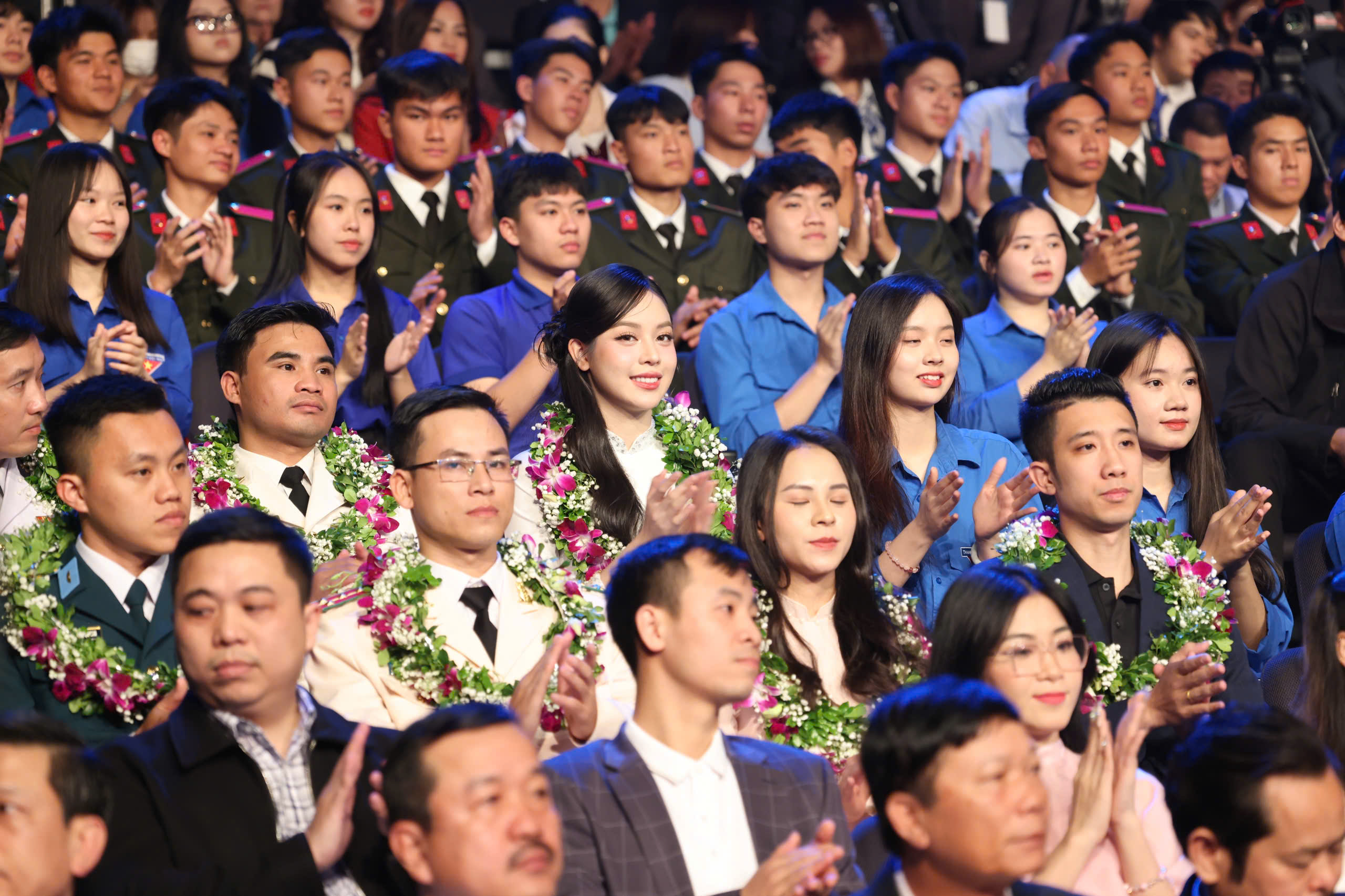 Thanh niên Việt Nam dám đương đầu , dấn thân vì tương lai đất nước - Ảnh 2. Thanh niên Việt Nam dám đương đầu , dấn thân vì tương lai đất nước - Ảnh 2.