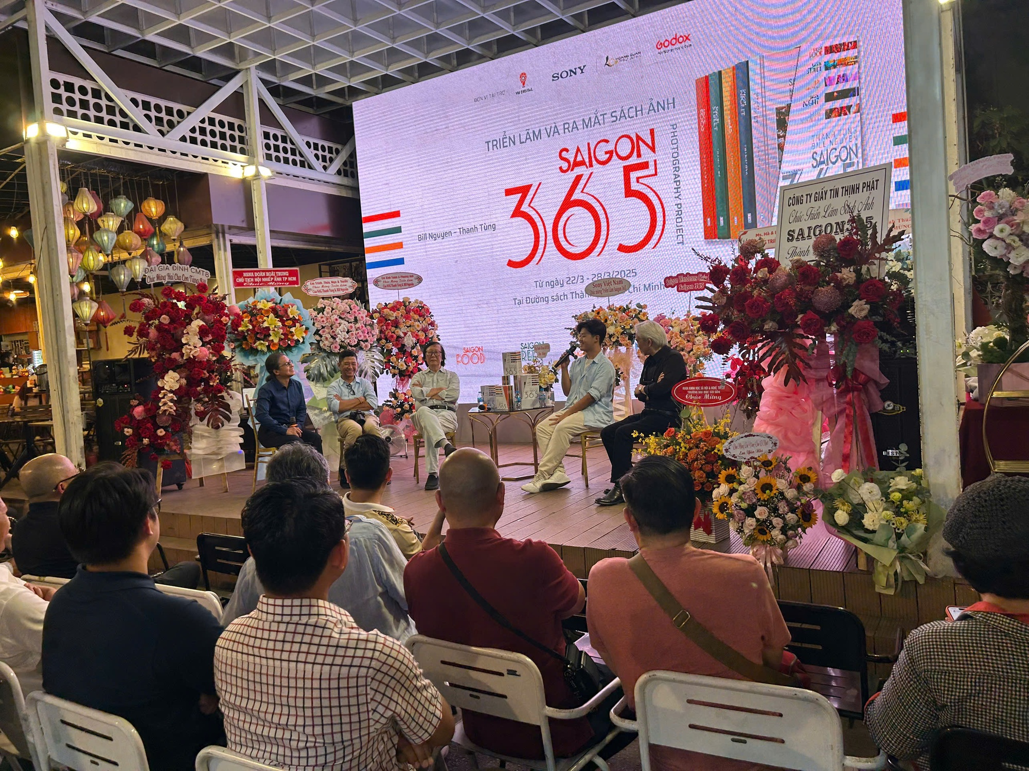 Nam sinh lớp 12 và triển lãm ảnh về TP.HCM: Góc nhìn trẻ trung của tuổi 18 - Ảnh 5. Nam sinh lớp 12 và triển lãm ảnh về TP.HCM: Góc nhìn trẻ trung của tuổi 18 - Ảnh 5.