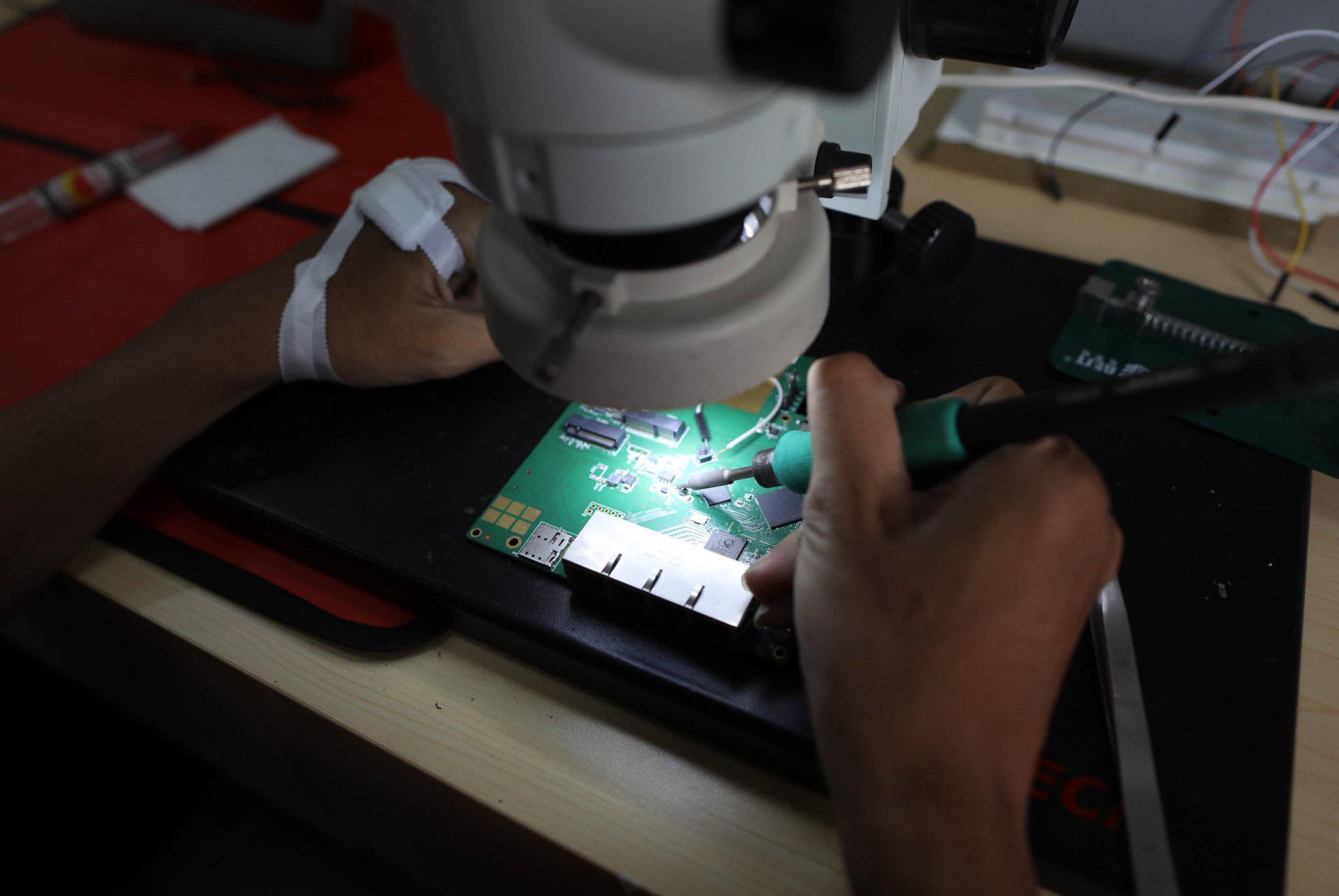 Trường ĐH Bách khoa TP.HCM tuyển dụng giảng viên thu nhập lên tới 85 triệu đồng/tháng - Ảnh 1.