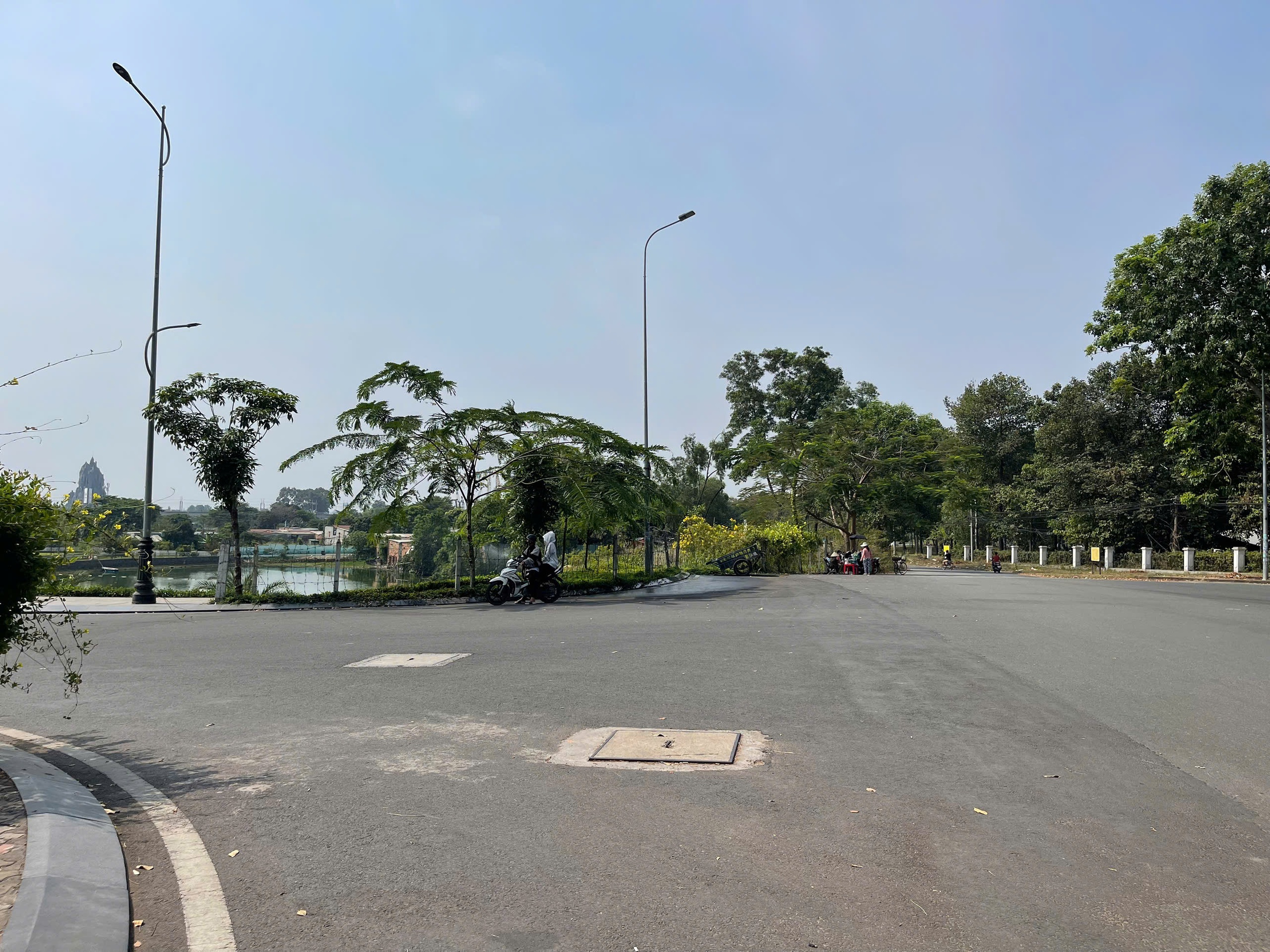 Truy xét 2 nhóm đuổi đánh nhau trong làng đại học quốc gia TP.HCM- Ảnh 1. Truy xét 2 nhóm đuổi đánh nhau trong làng đại học quốc gia TP.HCM- Ảnh 1.