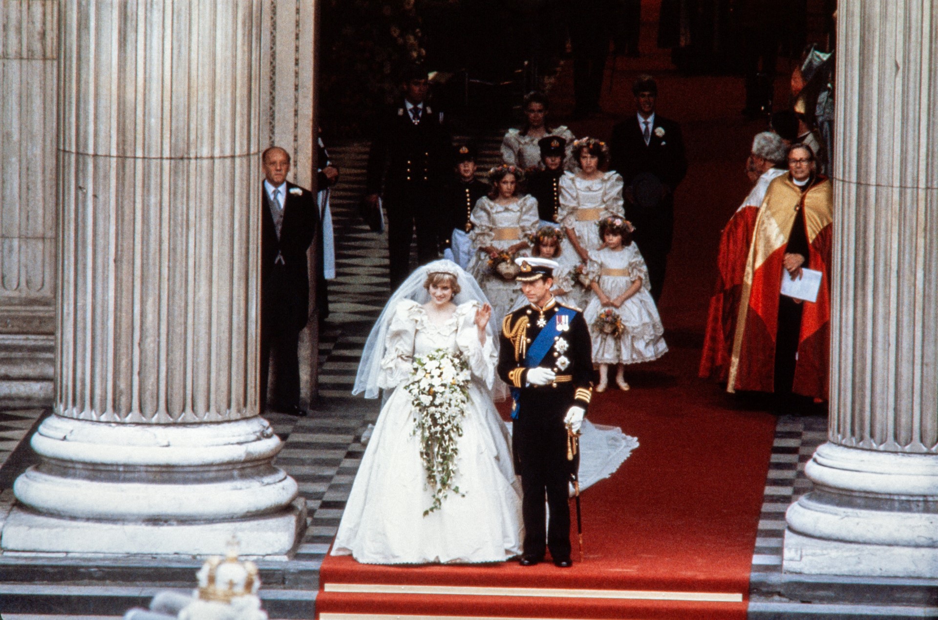 Công nương Diana viết gì trong những bức thư tình gửi Thái tử Charles?- Ảnh 2. Công nương Diana viết gì trong những bức thư tình gửi Thái tử Charles?- Ảnh 2.