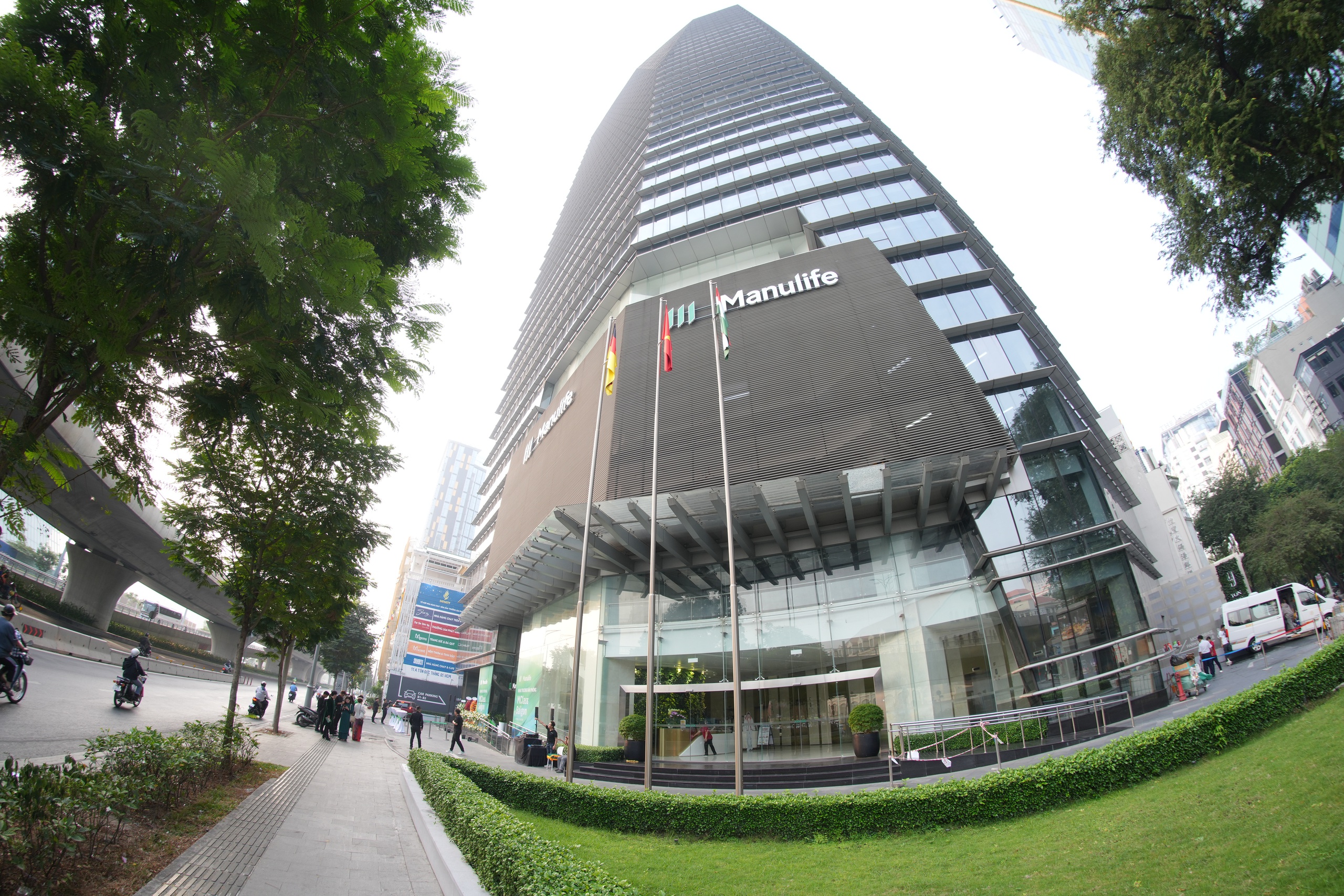 Manulife khai trương văn phòng mới tại 'phố' tài chính quận 1, TP.HCM - Ảnh 3.