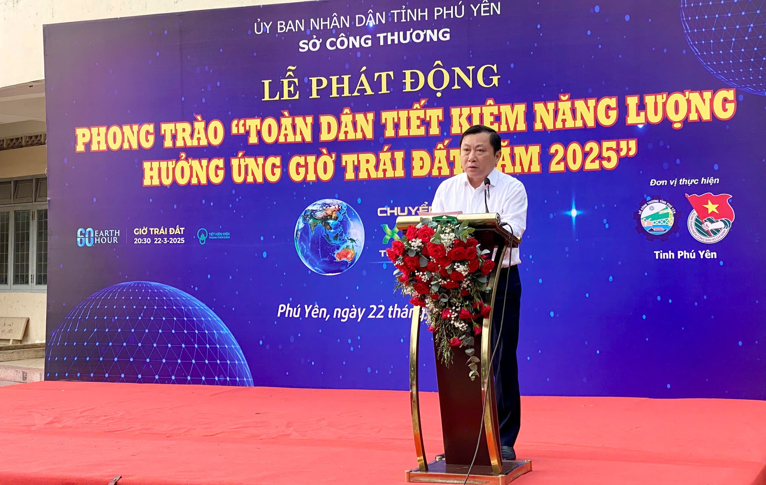 PC Phú Yên sôi nổi hưởng ứng Chiến dịch 'Giờ Trái đất 2025'- Ảnh 1. PC Phú Yên sôi nổi hưởng ứng Chiến dịch 'Giờ Trái đất 2025'- Ảnh 1.