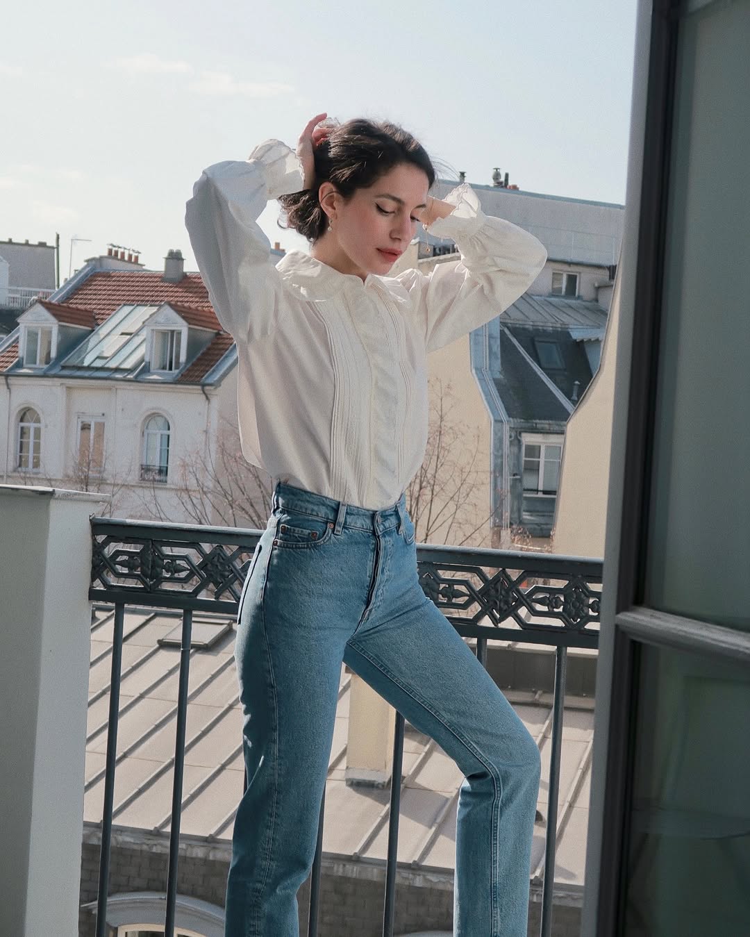 La chemise parfaite à porter avec un jean bleu - Photo 2. Kiểu áo hoàn hảo để diện cùng quần jeans xanh- Ảnh 2.