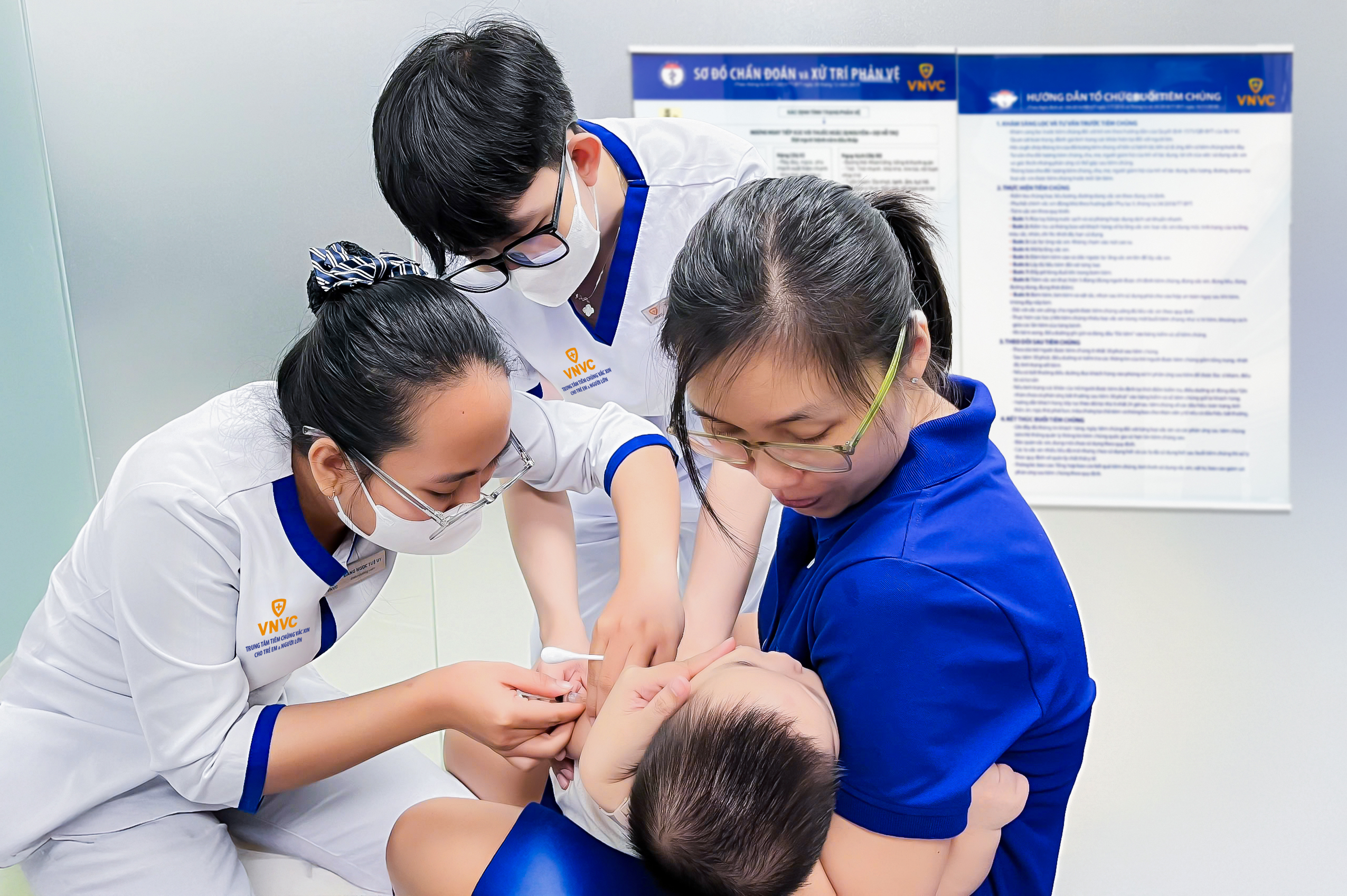Tiêm vắc-xin 6 trong 1 đủ liều, đúng lịch: Chìa khóa bảo vệ con yêu- Ảnh 5. Tiêm vắc-xin 6 trong 1 đủ liều, đúng lịch: Chìa khóa bảo vệ con yêu- Ảnh 5.