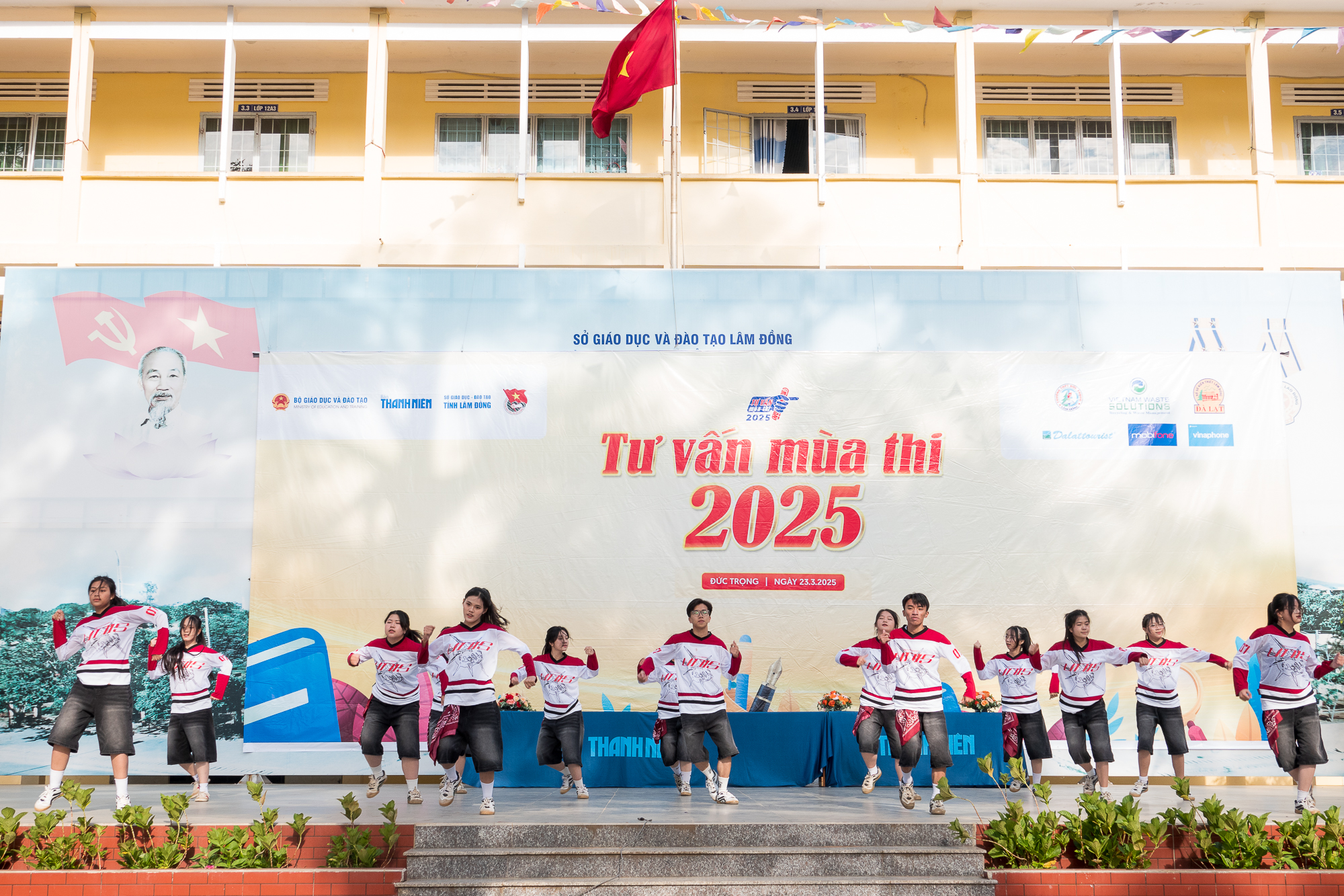 Chăm nhảy, múa văn nghệ giúp ích gì cho học sinh, sinh viên? - Ảnh 7.
