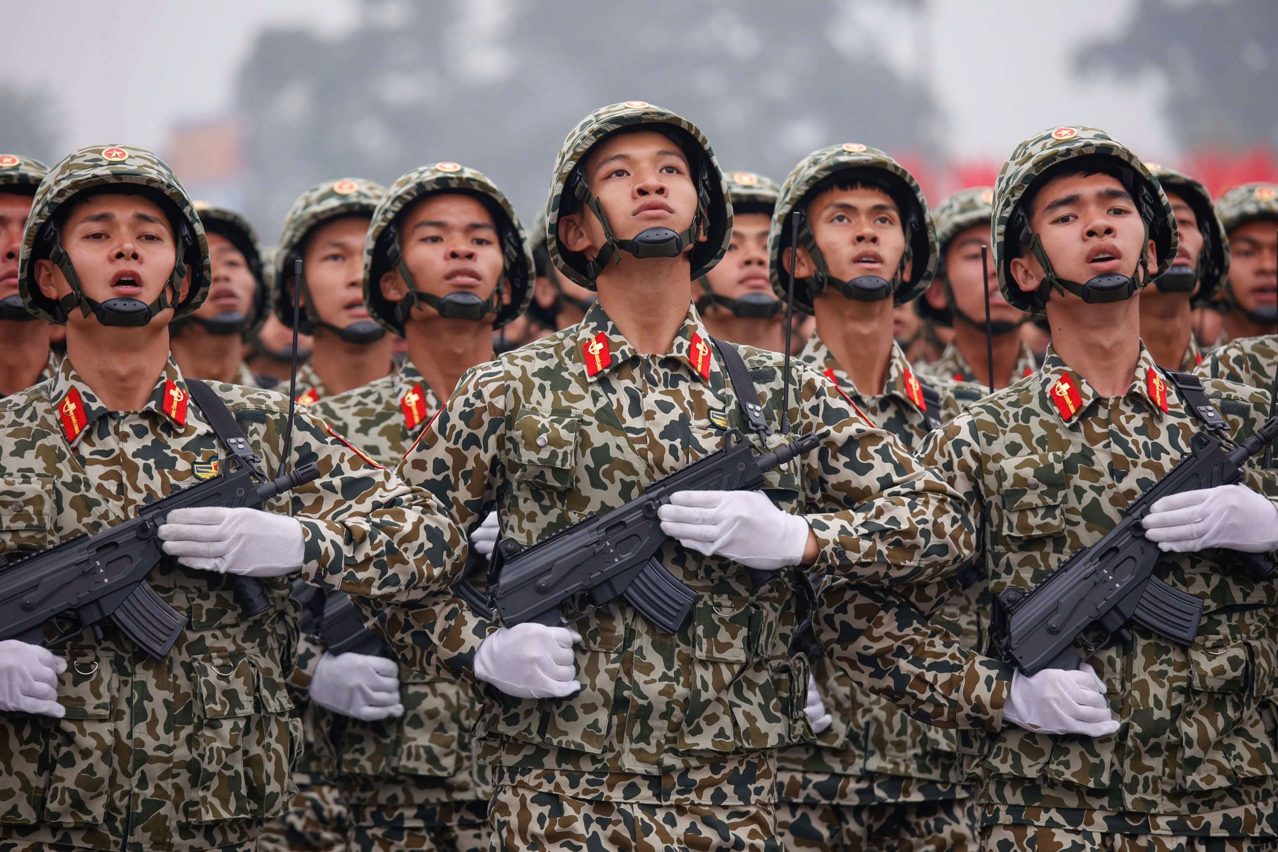 2 đại tướng kiểm tra hợp luyện diễu binh, diễu hành 50 năm đất nước thống nhất - Ảnh 10. 2 đại tướng kiểm tra hợp luyện diễu binh, diễu hành 50 năm đất nước thống nhất - Ảnh 10.