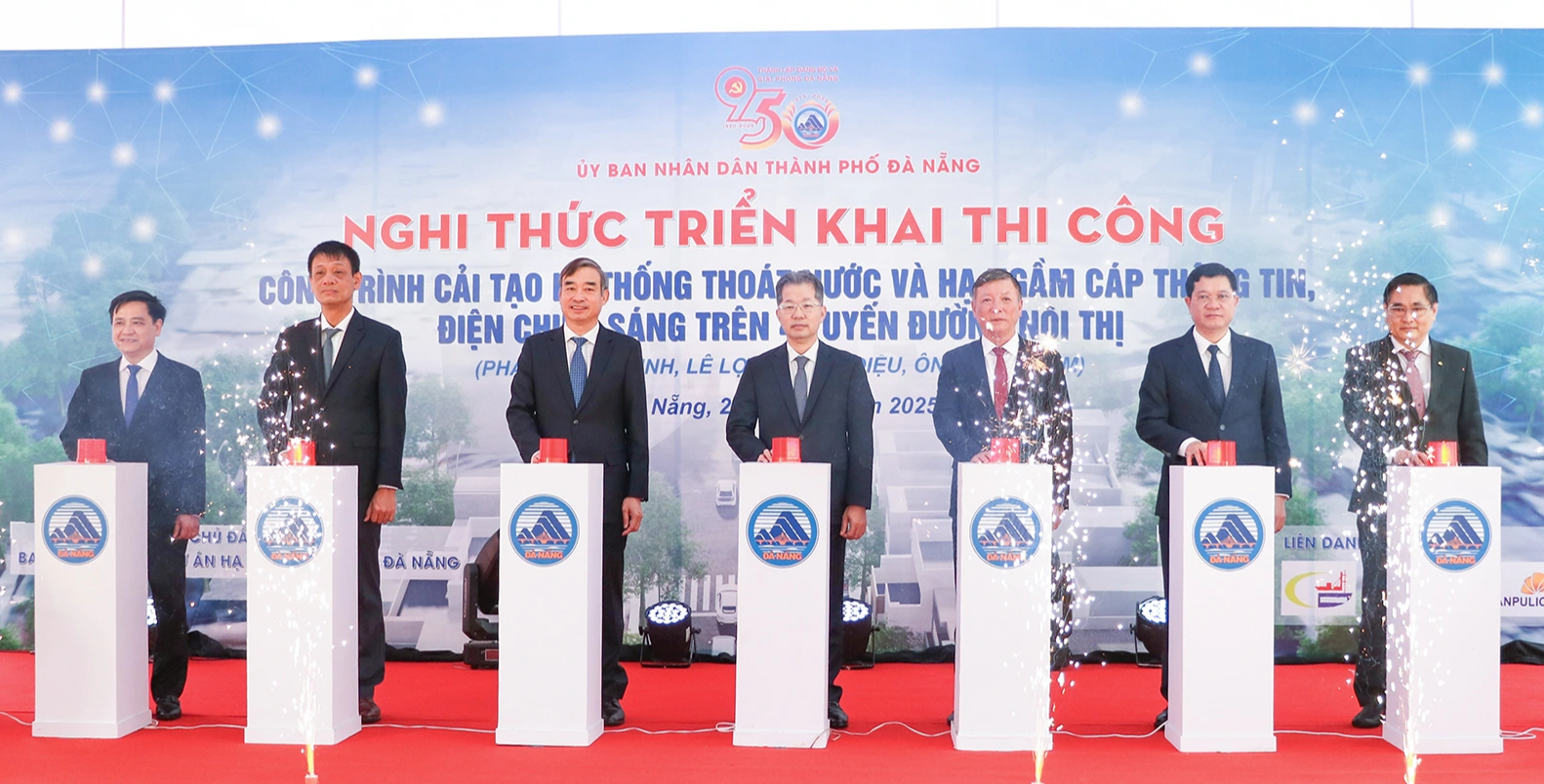 Đẩy nhanh tiến độ nâng cấp các tuyến đường kinh doanh sầm uất trung tâm TP.Đà Nẵng - Ảnh 3.