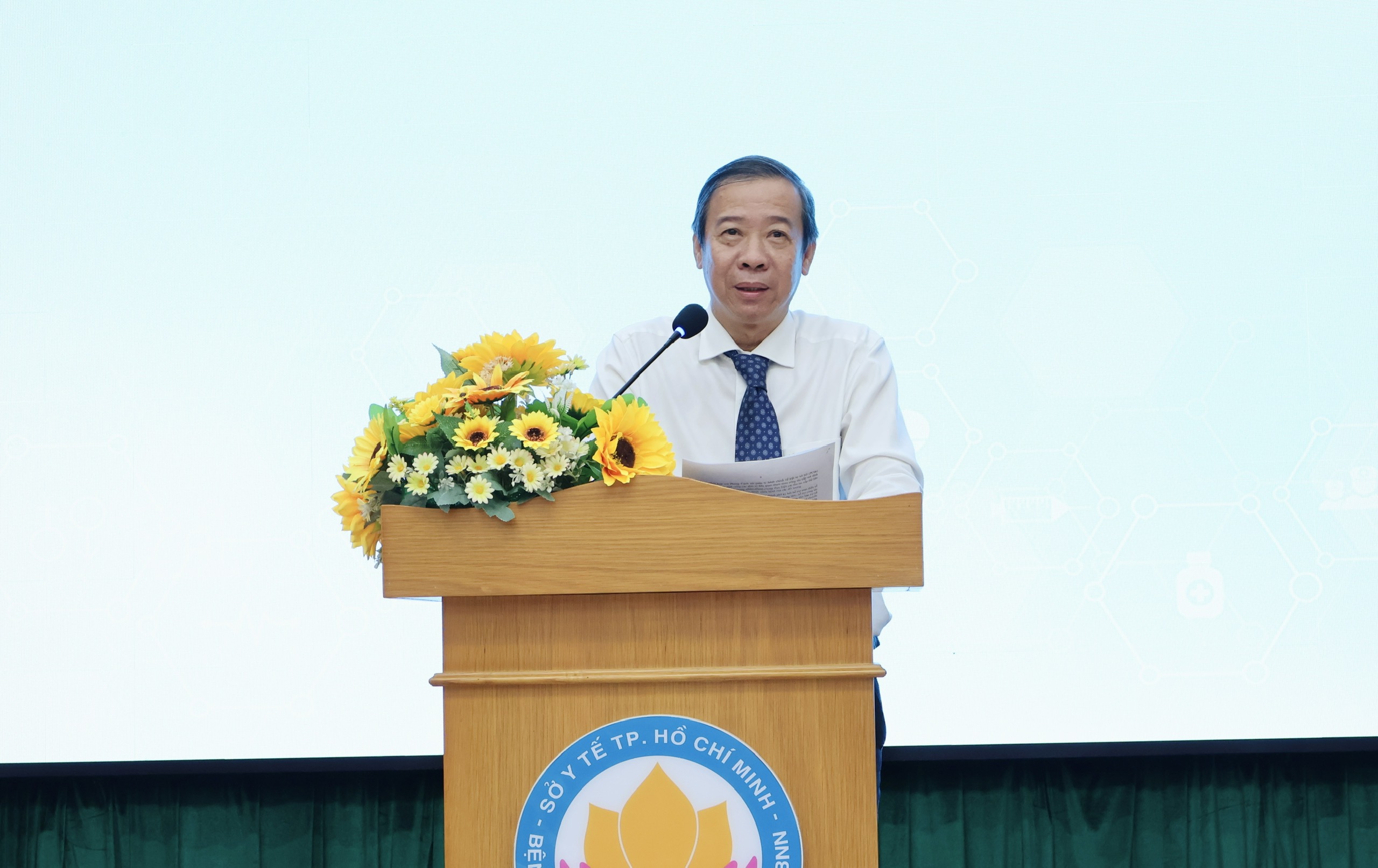 TP.HCM: Nâng cao công tác chăm sóc sức khỏe tại 12 trung tâm bảo trợ xã hội - Ảnh 1.