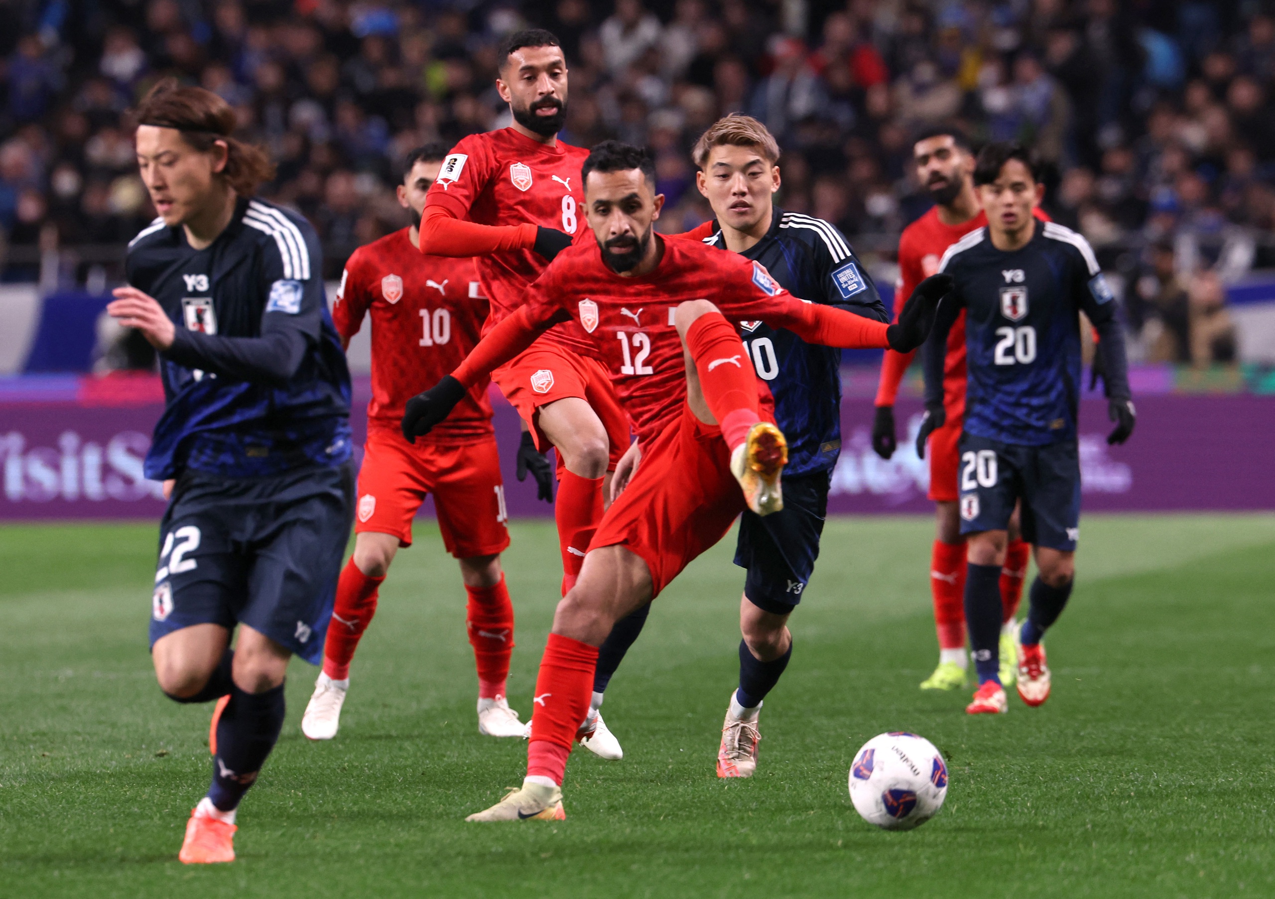 Индонезийские болельщики лишились дара речи после того, как тренер сборной Бахрейна высмеял натурализацию игроков - Фото 2. Bị HLV đội Bahrain mỉa mai chuyện nhập tịch cầu thủ, CĐV Indonesia nghẹn lời- Ảnh 2.