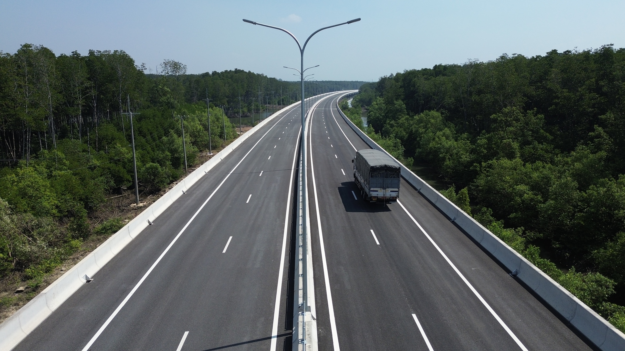 Cao tốc Bến Lức - Long Thành: Kiến nghị bổ sung 5 tuyến đường gom dân sinh - Ảnh 2.