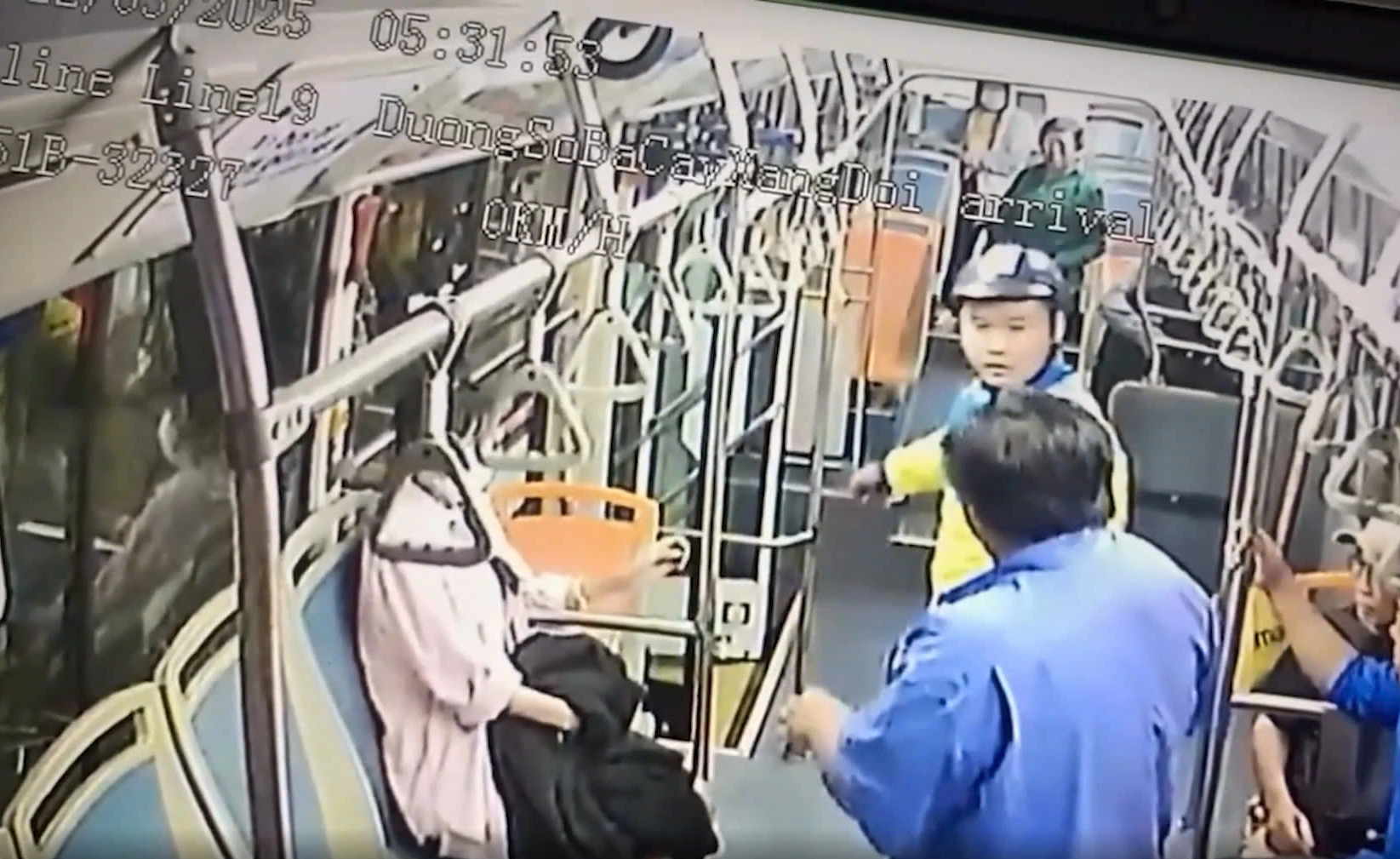 Nghi phạm khai lý do hành hung tài xế xe buýt ở TP.HCM - Ảnh 2.