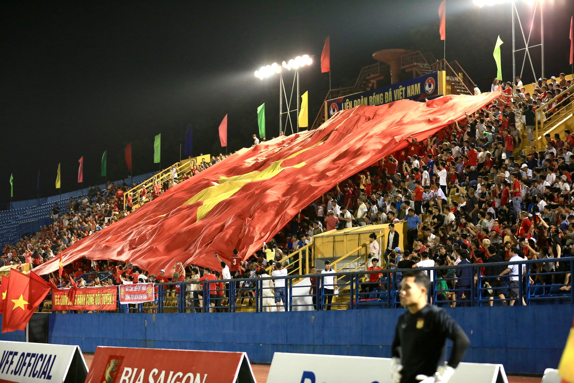 Ploaie dulce de goluri din partea echipei Vietnamului - Foto 4. Cơn mưa bàn thắng ngọt ngào của đội tuyển Việt Nam- Ảnh 4.