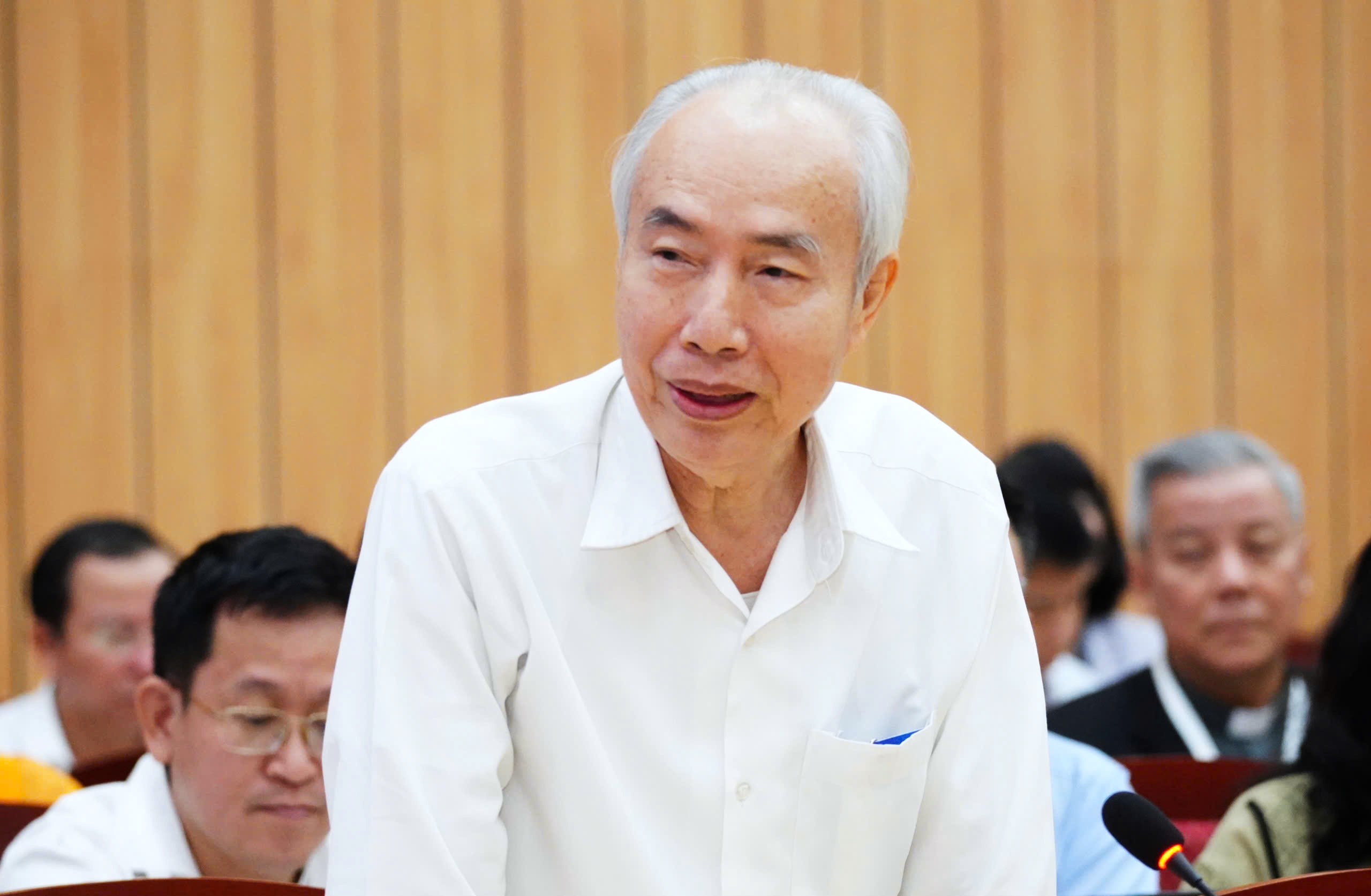 TP.HCM phải 'tự cởi trói' thoát khỏi điểm nghẽn thể chế - Ảnh 2.