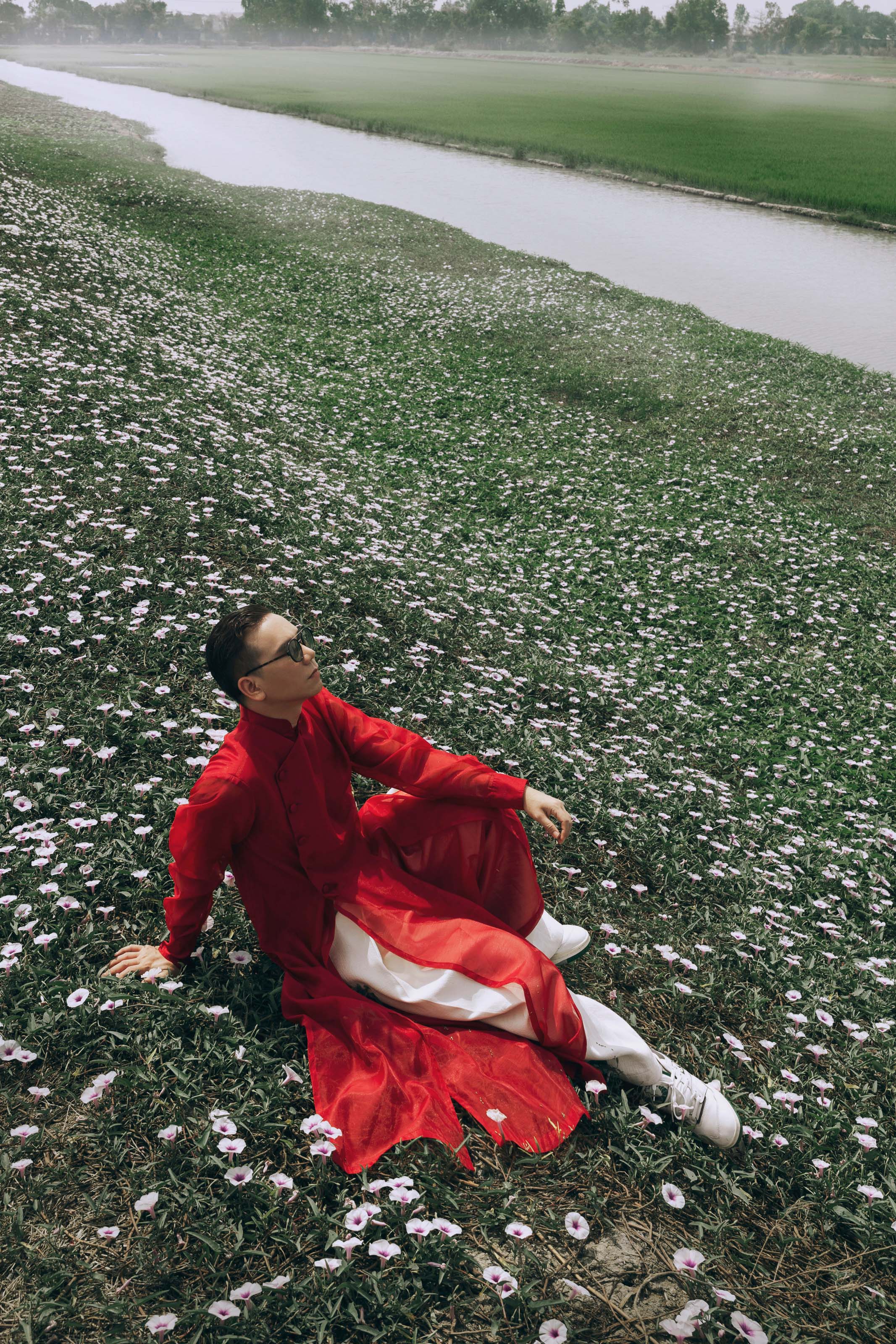 'Áo dài về trên quê hương', nhiếp ảnh gia đưa áo dài vào cuộc sống - Ảnh 11.