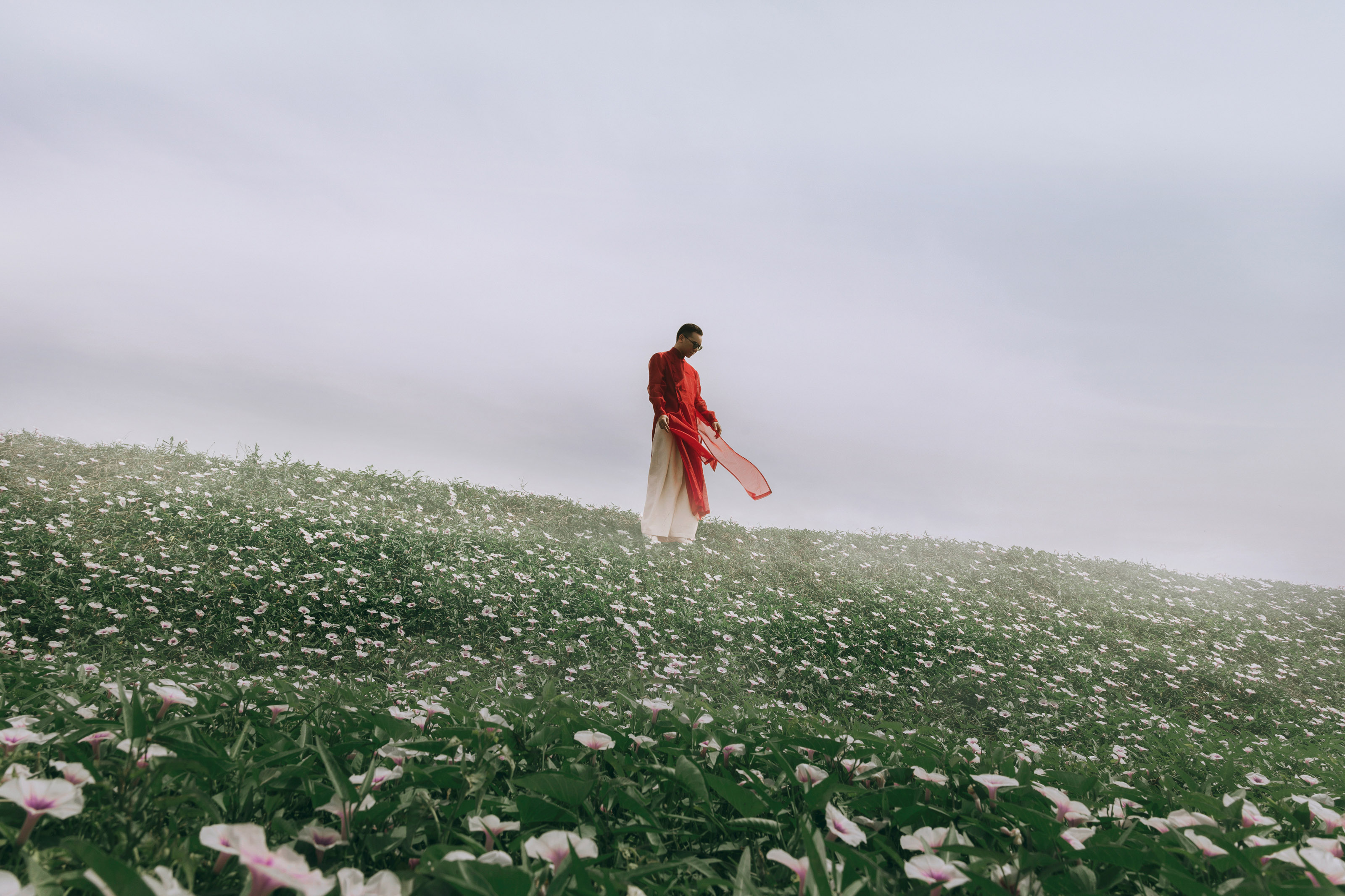 'Áo dài về trên quê hương', nhiếp ảnh gia đưa áo dài vào cuộc sống - Ảnh 2.