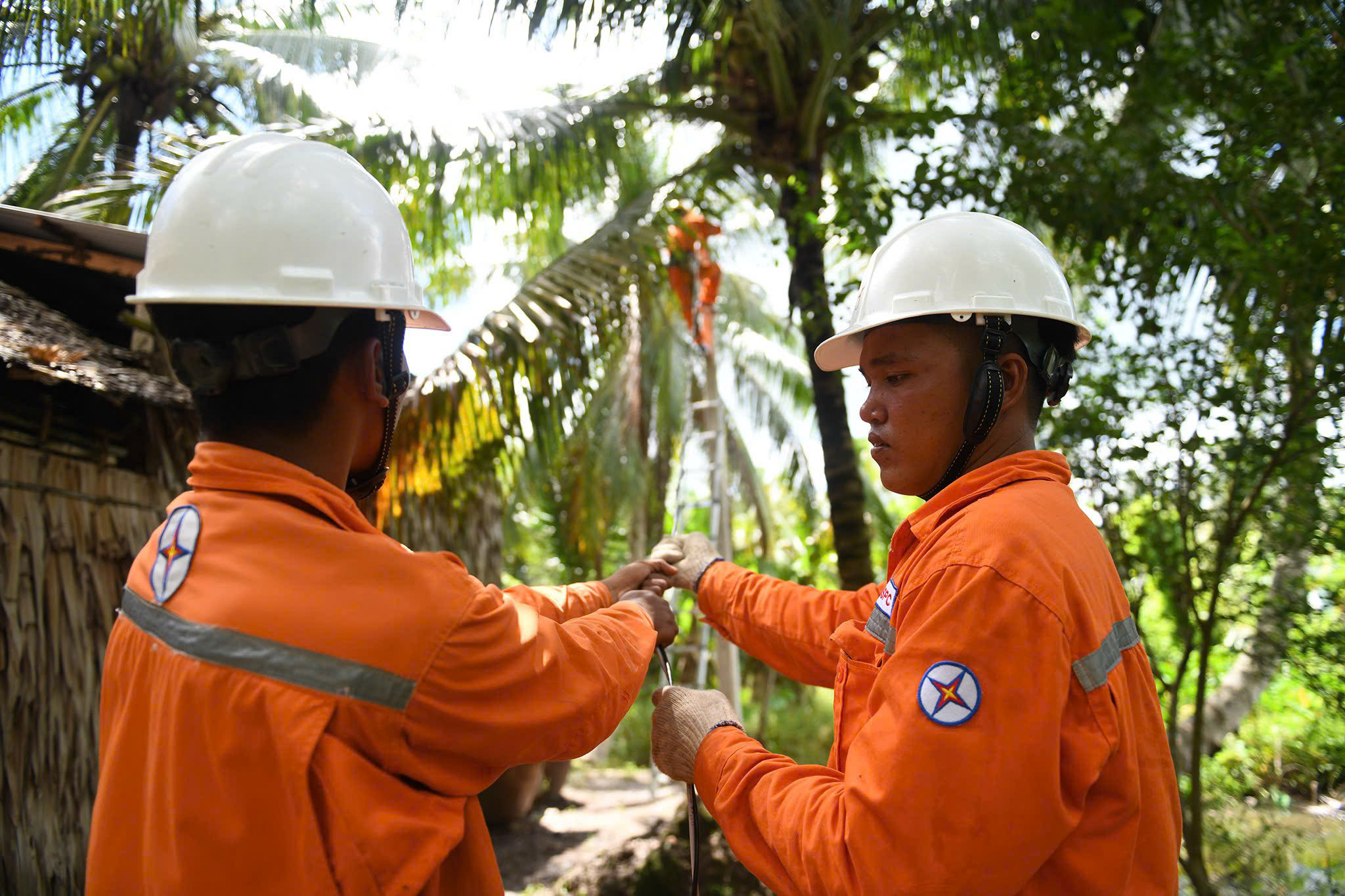 Một thời đèn dầu, một thời điện sáng- Ảnh 1.