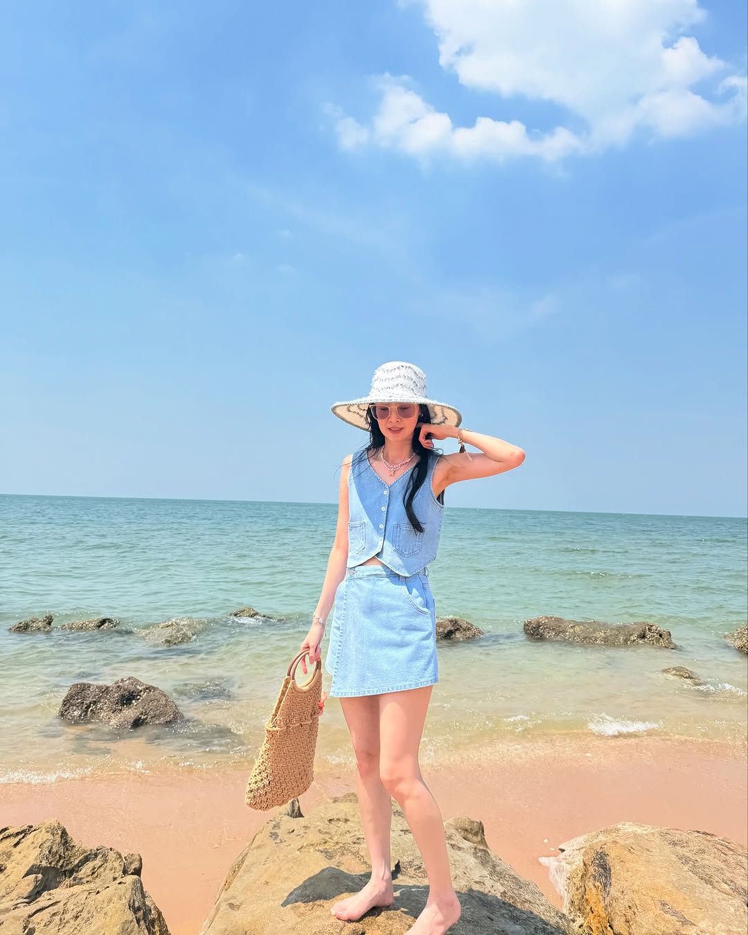 ‘Cháy phố’ ngày hè với trang phục denim on denim cực chất - Ảnh 5.