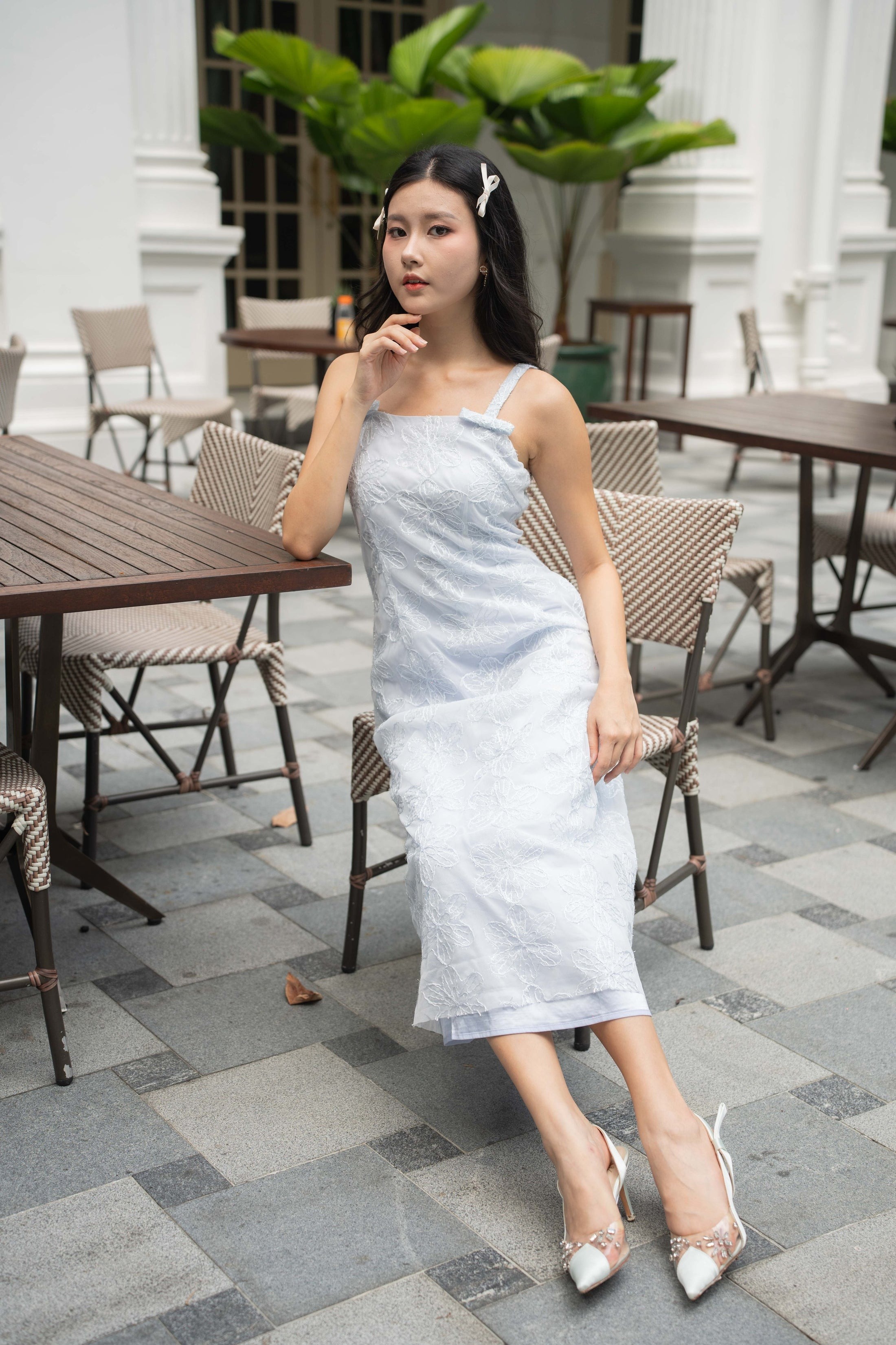 „Verwandeln“ Sie Ihren sexy Stil mit einem Kleid mit zwei Trägern – Foto 5. ‘Hô biến’ phong cách quyến rũ với váy hai dây- Ảnh 5.