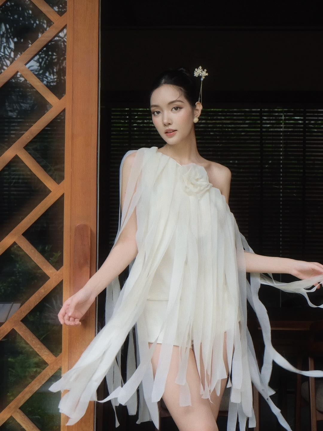 Thanh lịch tuyệt đối với sắc trắng kinh điển - Ảnh 3.