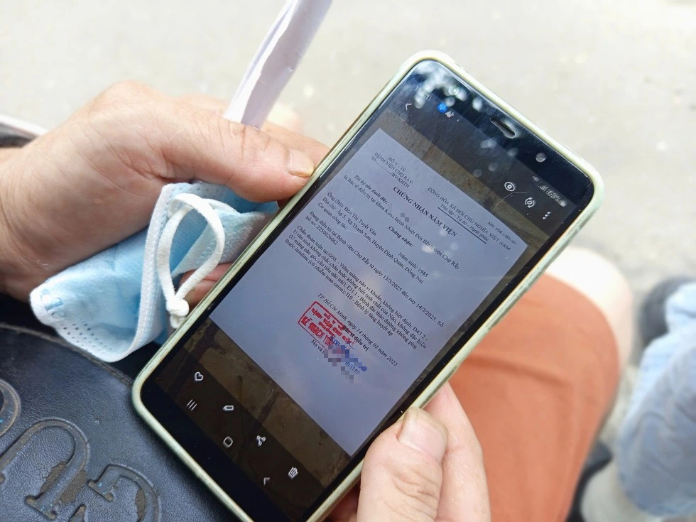 Chồng t&igrave;m c&aacute;ch cứu vợ vi&ecirc;m m&agrave;ng n&atilde;o ở Chợ Rẫy, t&uacute;i kh&ocirc;ng c&oacute; nổi 500.000 đồng- Ảnh 3.