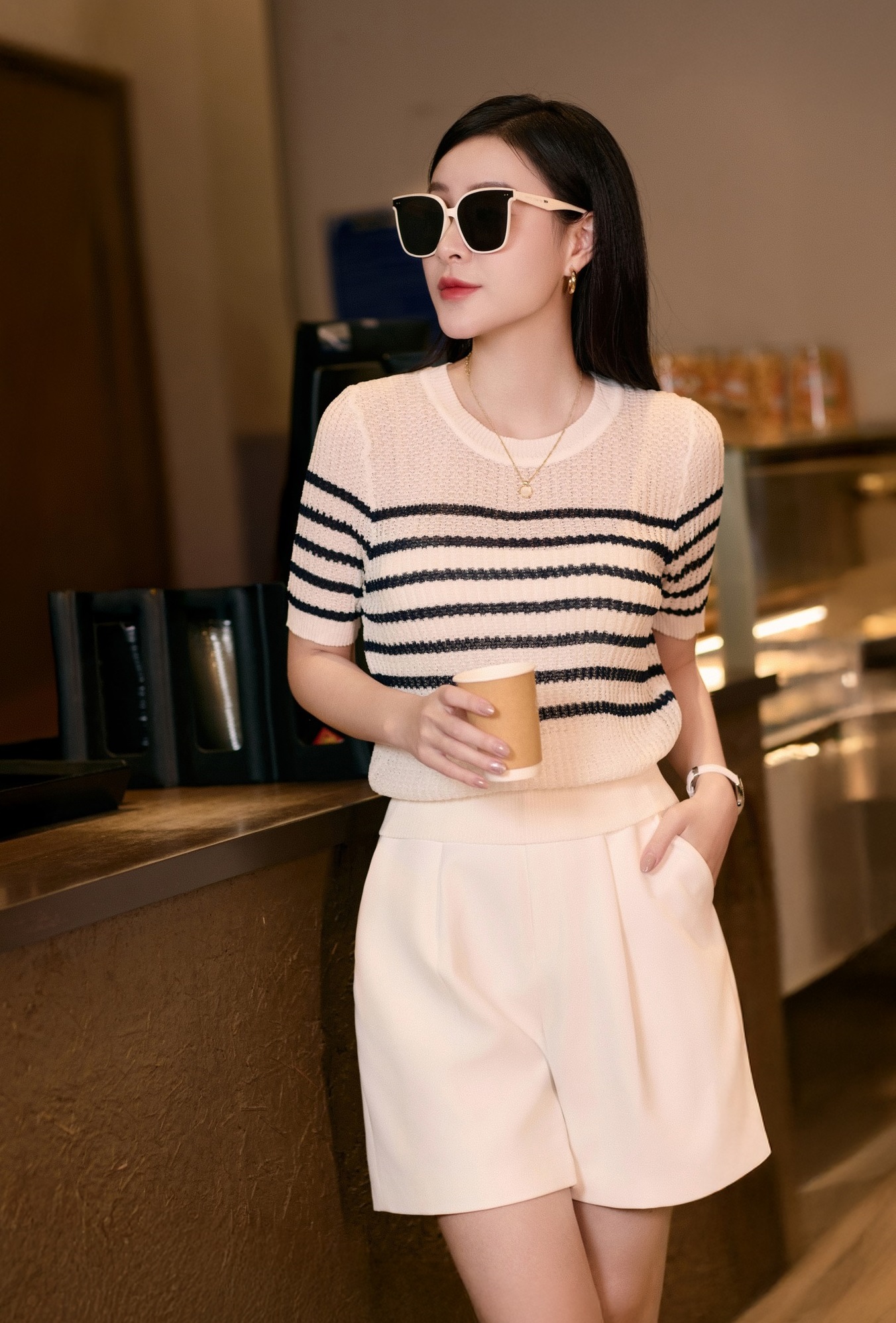 Mặc quần shorts thế nào để trẻ trung mà vẫn giữ được nét thanh lịch? - Ảnh 5.
