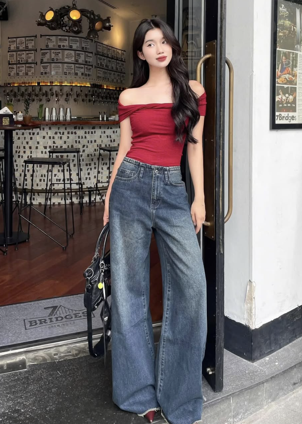 Wearing off-the-shoulder shirts helps her shine all sunny days - Photo 6. Diện áo trễ vai giúp nàng tỏa sáng suốt những ngày nắng- Ảnh 6.