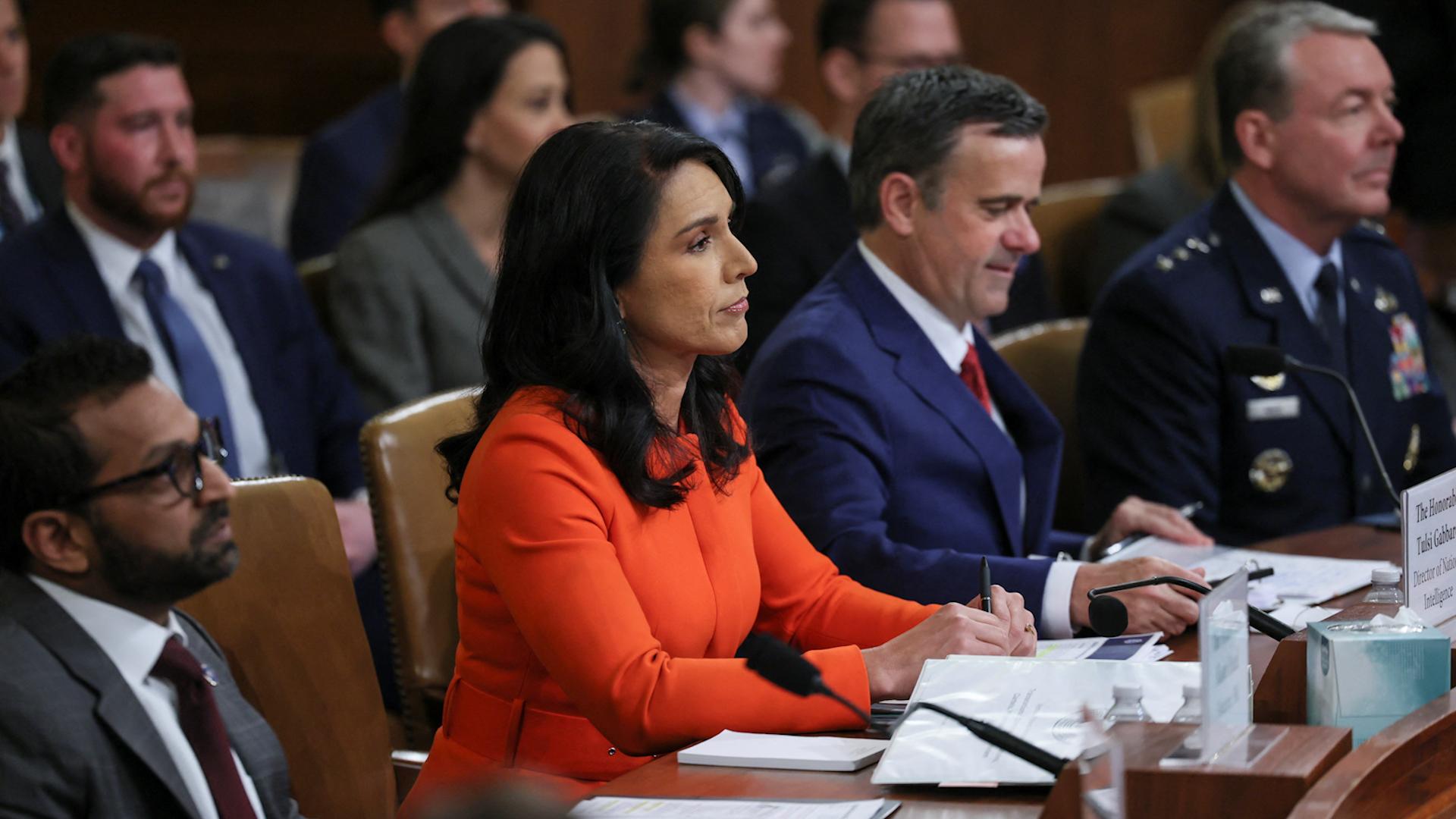 Bộ trưởng Quốc ph&ograve;ng Mỹ nhắn tin thời gian triển khai kế hoạch tấn c&ocirc;ng Houthi - Ảnh 1.