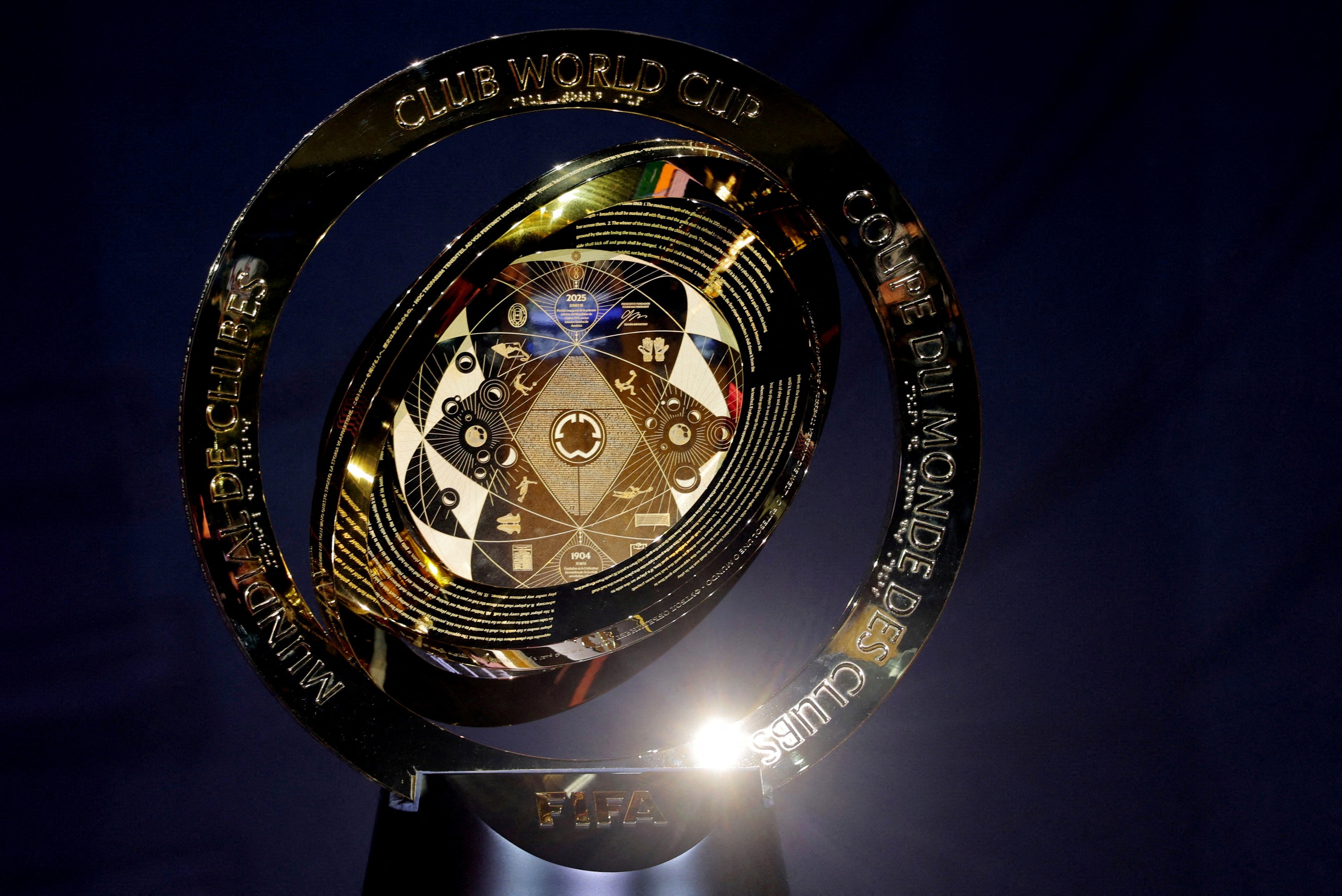 La Coupe du Monde des Clubs de la FIFA 2025 est extrêmement attractive : sur quelle chaîne regarderez-vous Messi, Haaland et Mbappe s'affronter ? - Photo 1. FIFA Club Wolrd Cup 2025 cực hấp dẫn: Xem Messi, Haaland và Mbappe tranh tài trên kênh nào?- Ảnh 1.