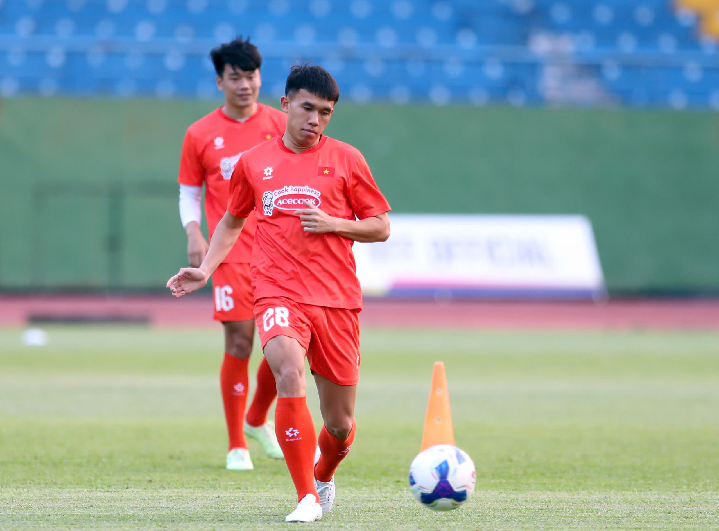 Blessures teisteren Vietnamese nationale ploeg: Gouden kans voor rookies - Foto 1. Bão chấn thương càn quét đội tuyển Việt Nam: Cơ hội vàng của các tân binh - Ảnh 1.