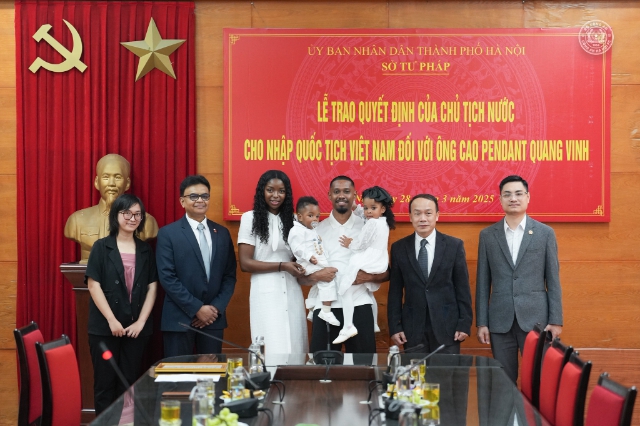 Cao Pendant Quang Vinh nhận quốc tịch Việt Nam: 'Tôi cống hiến hết sức cho bóng đá nước nhà'- Ảnh 1. Cao Pendant Quang Vinh nhận quốc tịch Việt Nam: 'Tôi cống hiến hết sức cho bóng đá nước nhà'- Ảnh 1.