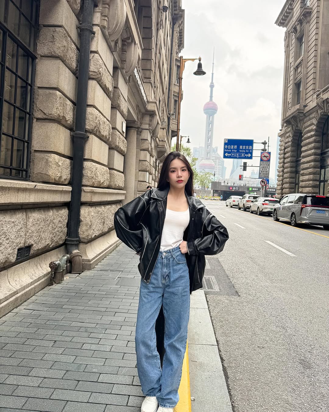 រូបមន្តសម្លៀកបំពាក់កីឡាដ៏ល្អឥតខ្ចោះចំនួន 4 សម្រាប់រដូវក្តៅក្តៅ - រូបថត 5 ។ 4 công thức diện đồ sporty ‘chuẩn chỉnh’ cho ngày hè nóng bức- Ảnh 5.