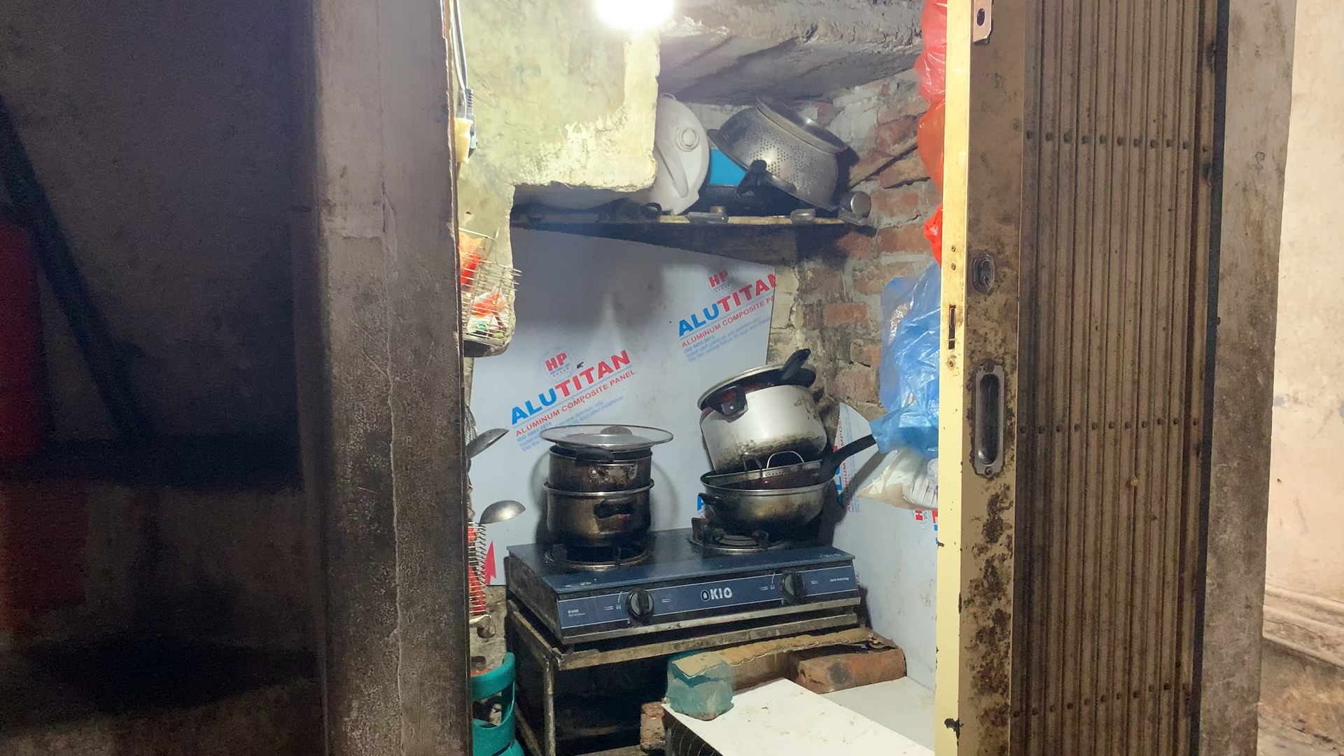 Hà Nội: Những nỗi khổ ẩn mình trong phố cổ - Ảnh 2.