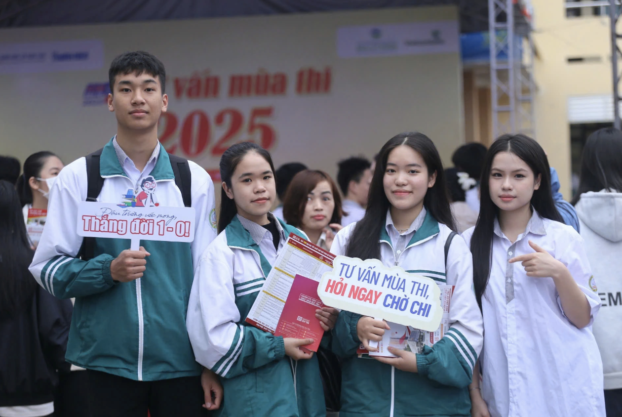 Trường top bỏ xét tuyển học bạ: Học sinh lo lắng hay sẵn sàng cạnh tranh?  - Ảnh 1.