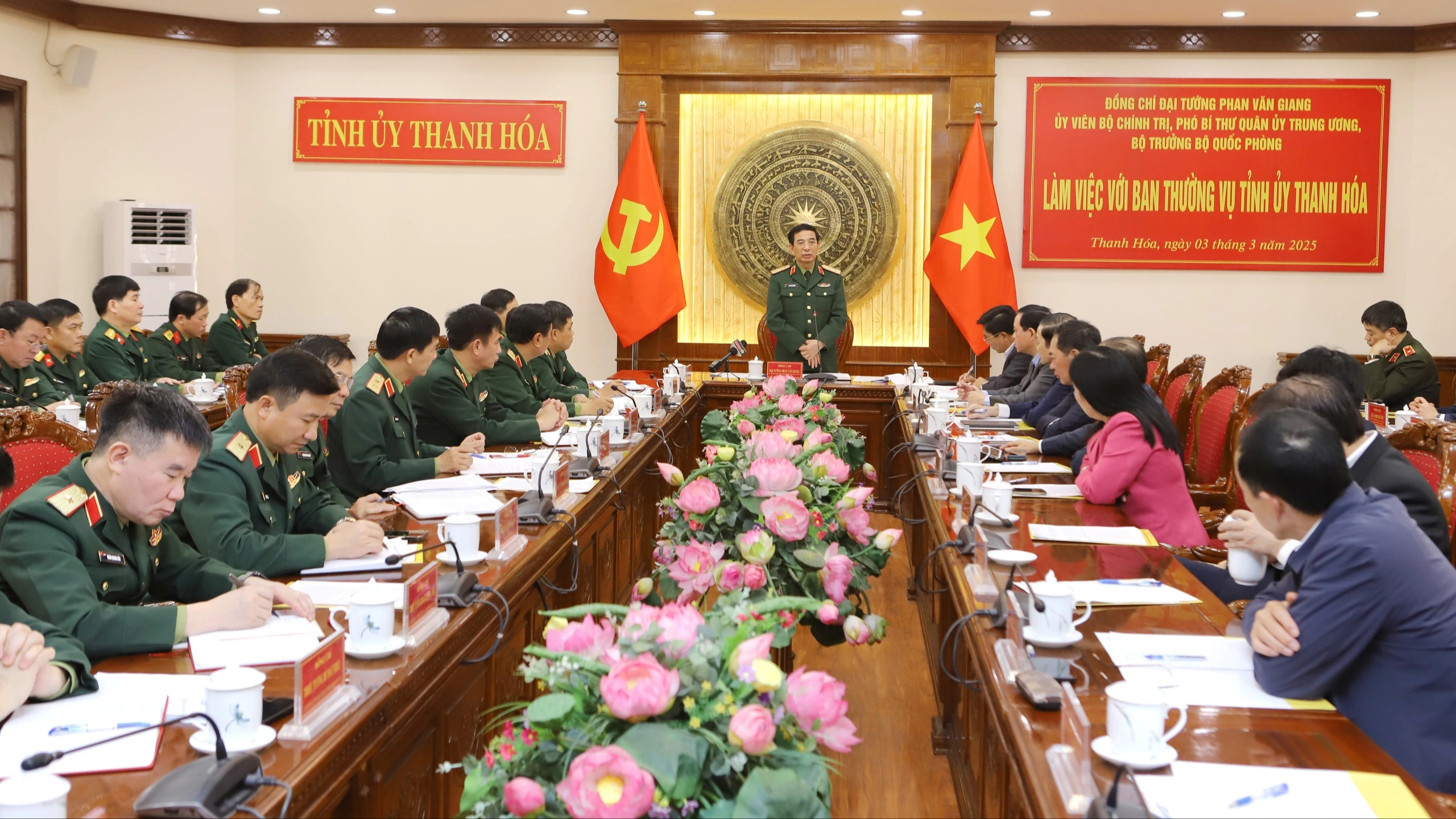 Bộ trưởng Bộ Quốc phòng Phan Văn Giang làm việc tại Thanh Hóa- Ảnh 1. Bộ trưởng Bộ Quốc phòng Phan Văn Giang làm việc tại Thanh Hóa- Ảnh 1.