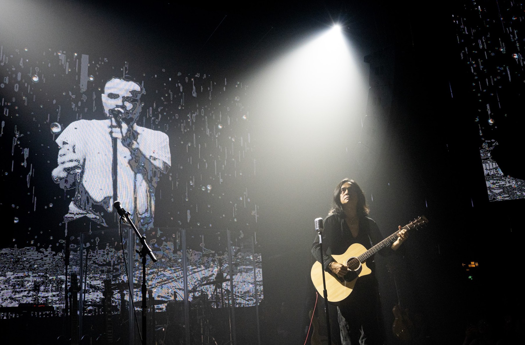 The Wall pays tribute to the late musician Tran Lap during the commemorative concert - Photo 1. Bức Tường tri ân cố nhạc sĩ Trần Lập trong đêm nhạc kỷ niệm- Ảnh 1.